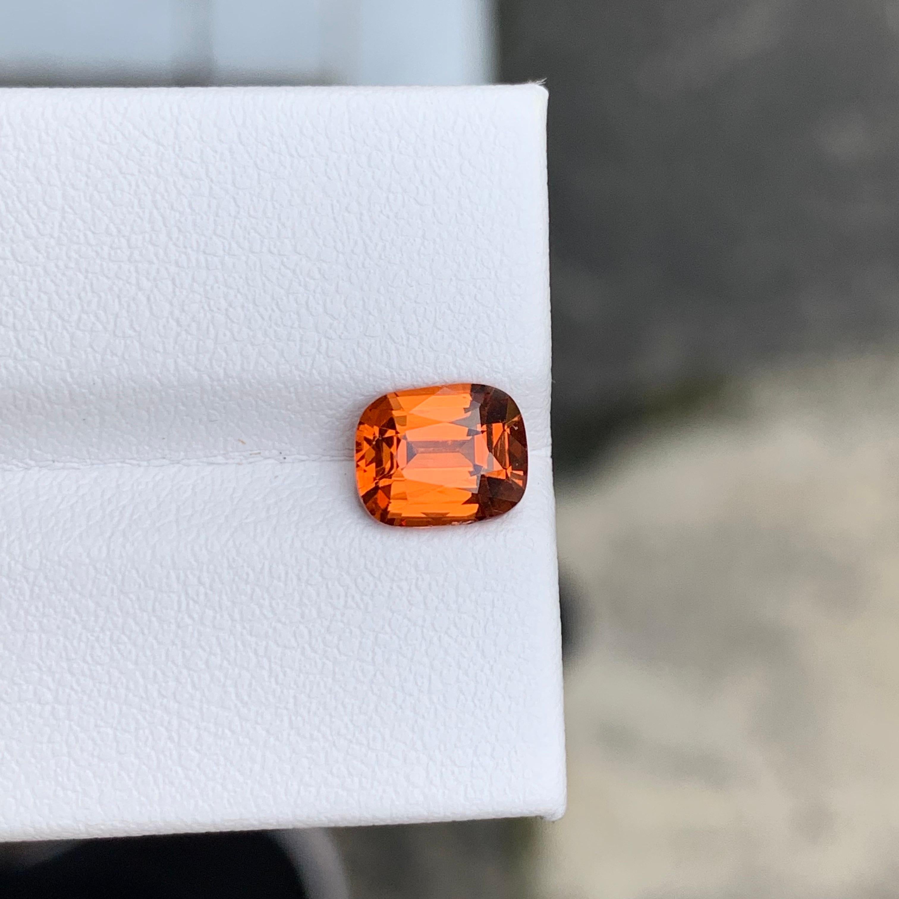 1,80 carati di granato naturale sfuso a forma di cuscino in vendita 1