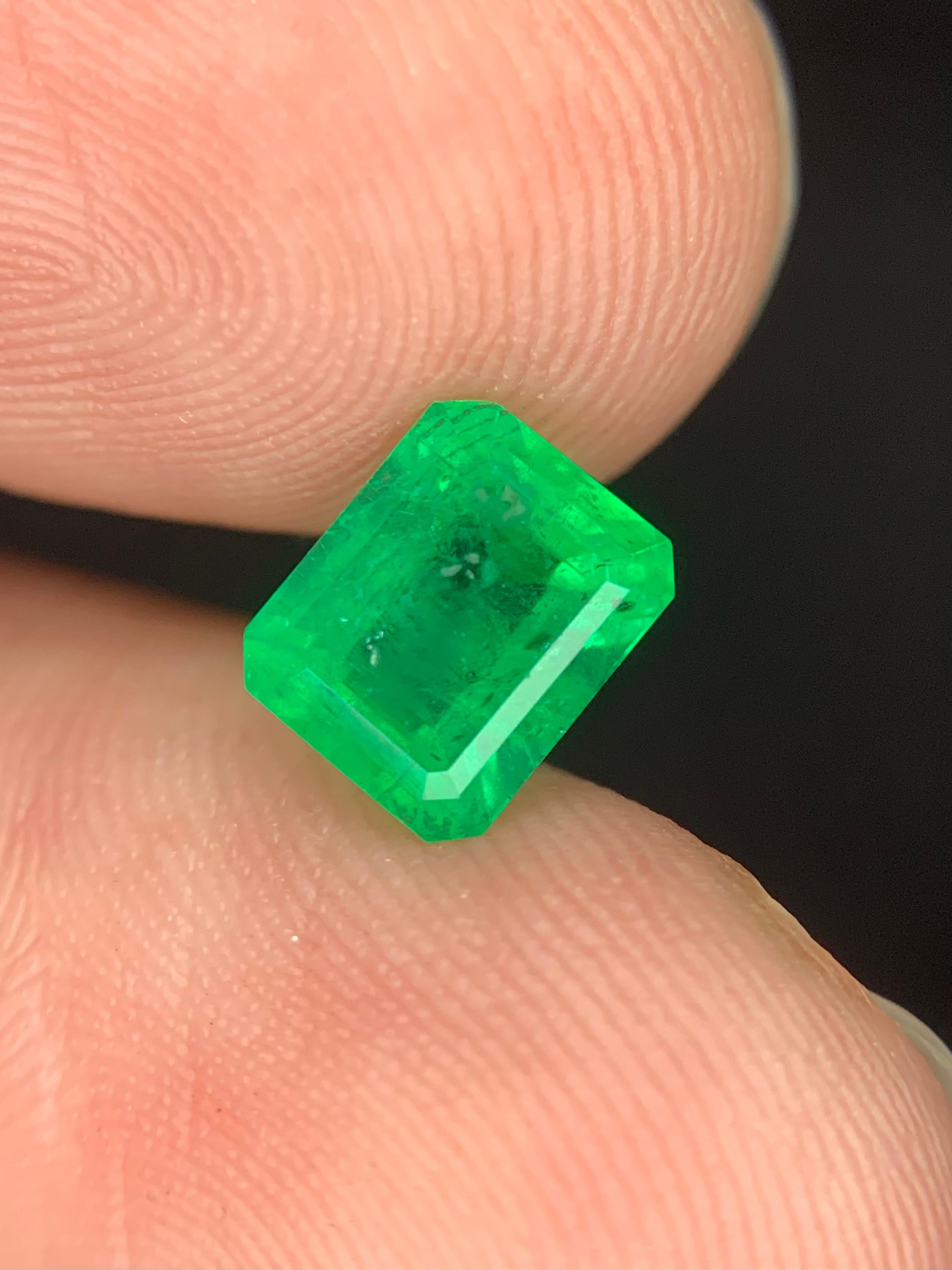 Lose Smaragd

Gewicht: 1,80 Karat
Abmessung: 7.2 x 5.8 x 4.9 Mm
Herkunft: Swat Pakistan
Die Form: Smaragd 
Behandlung: Minor Oil(Normal für den Handel)
Zertifikat: Auf Kundenwunsch

In den üppigen Tälern von Swat in Khyber Pakhtunkhwa, Pakistan, ist