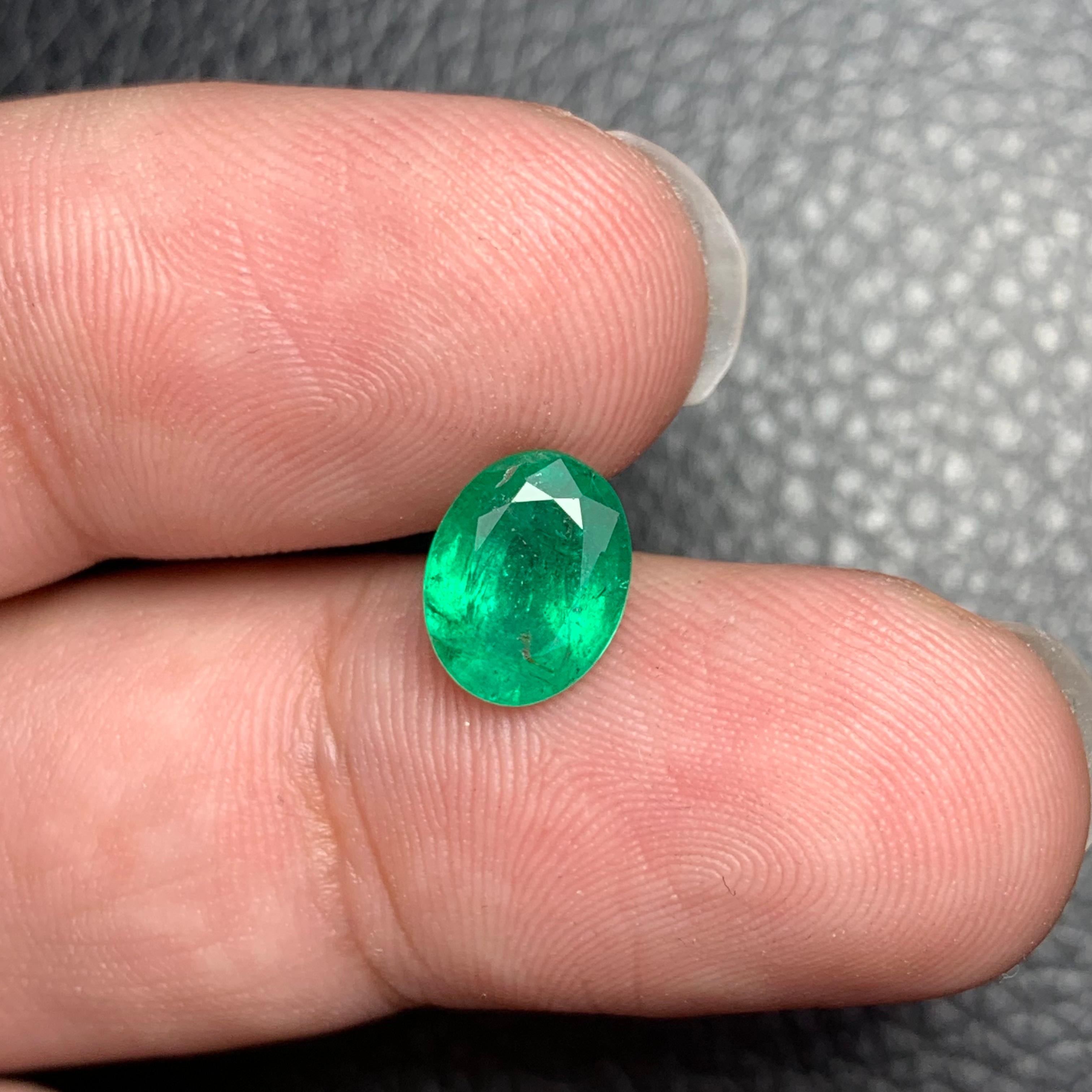1.80 Carat Natural Loose Emerald Oval Shape Gemstone (Émeraude en vrac de forme ovale) en vente 5