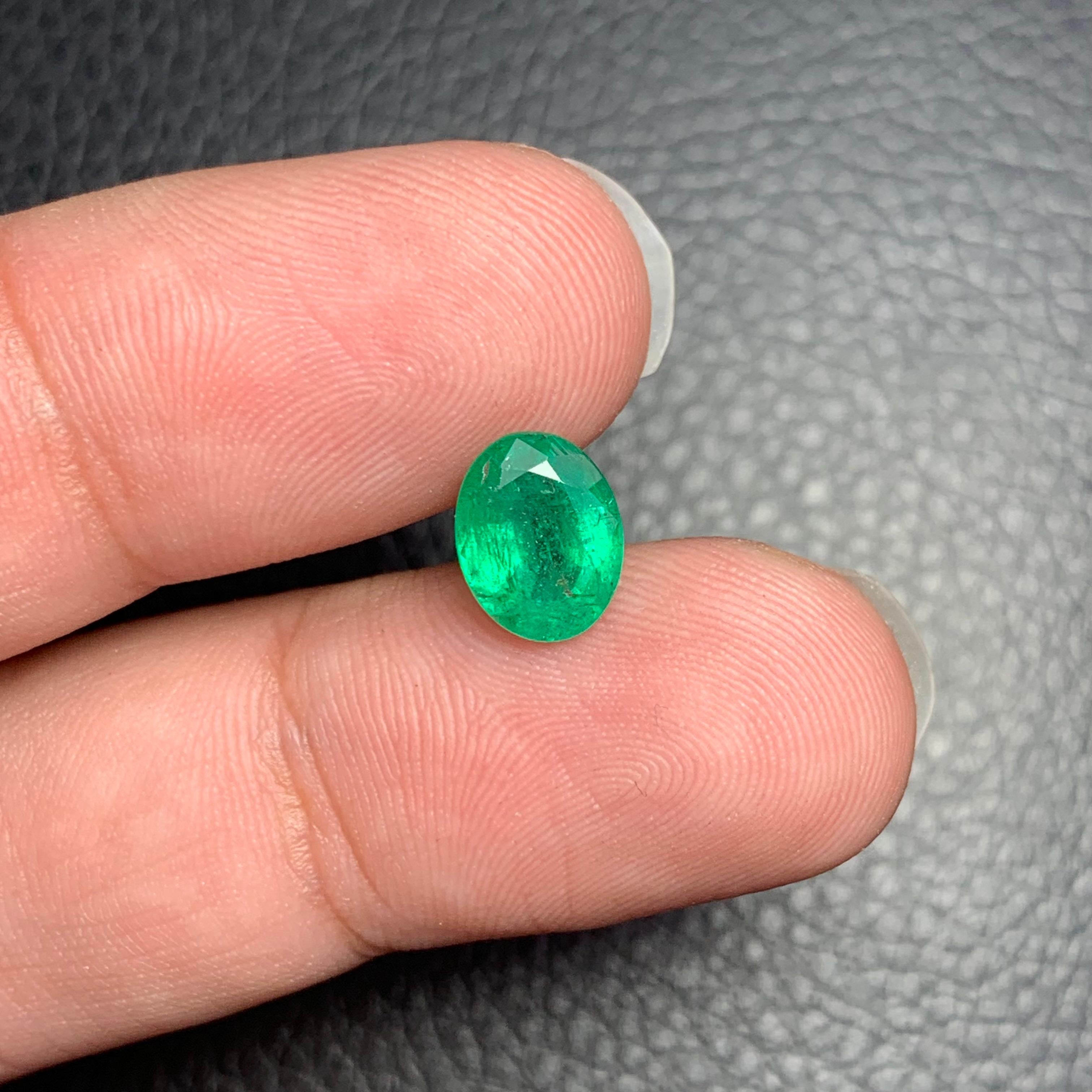 1.80 Carat Natural Loose Emerald Oval Shape Gemstone (Émeraude en vrac de forme ovale) en vente 6