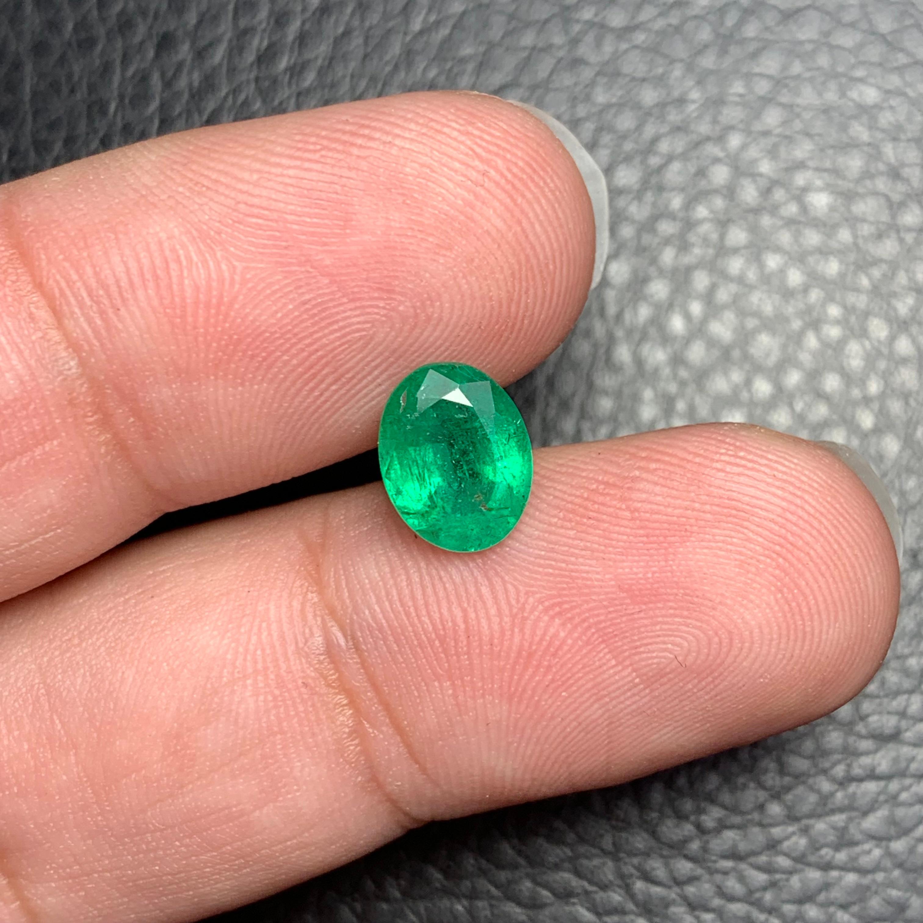 1.80 Carat Natural Loose Emerald Oval Shape Gemstone (Émeraude en vrac de forme ovale) en vente 7