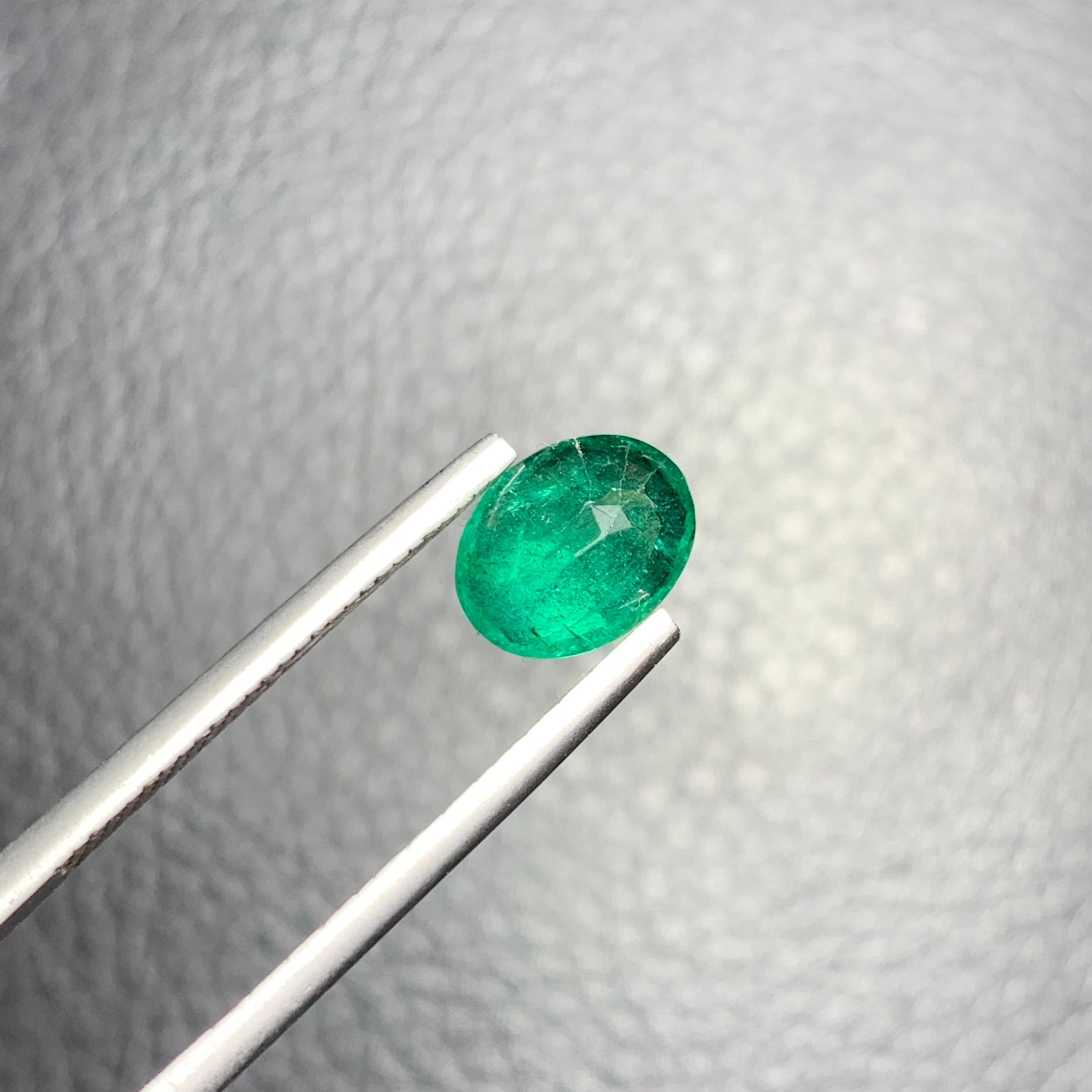 1.80 Carat Natural Loose Emerald Oval Shape Gemstone (Émeraude en vrac de forme ovale) Neuf - En vente à Peshawar, PK