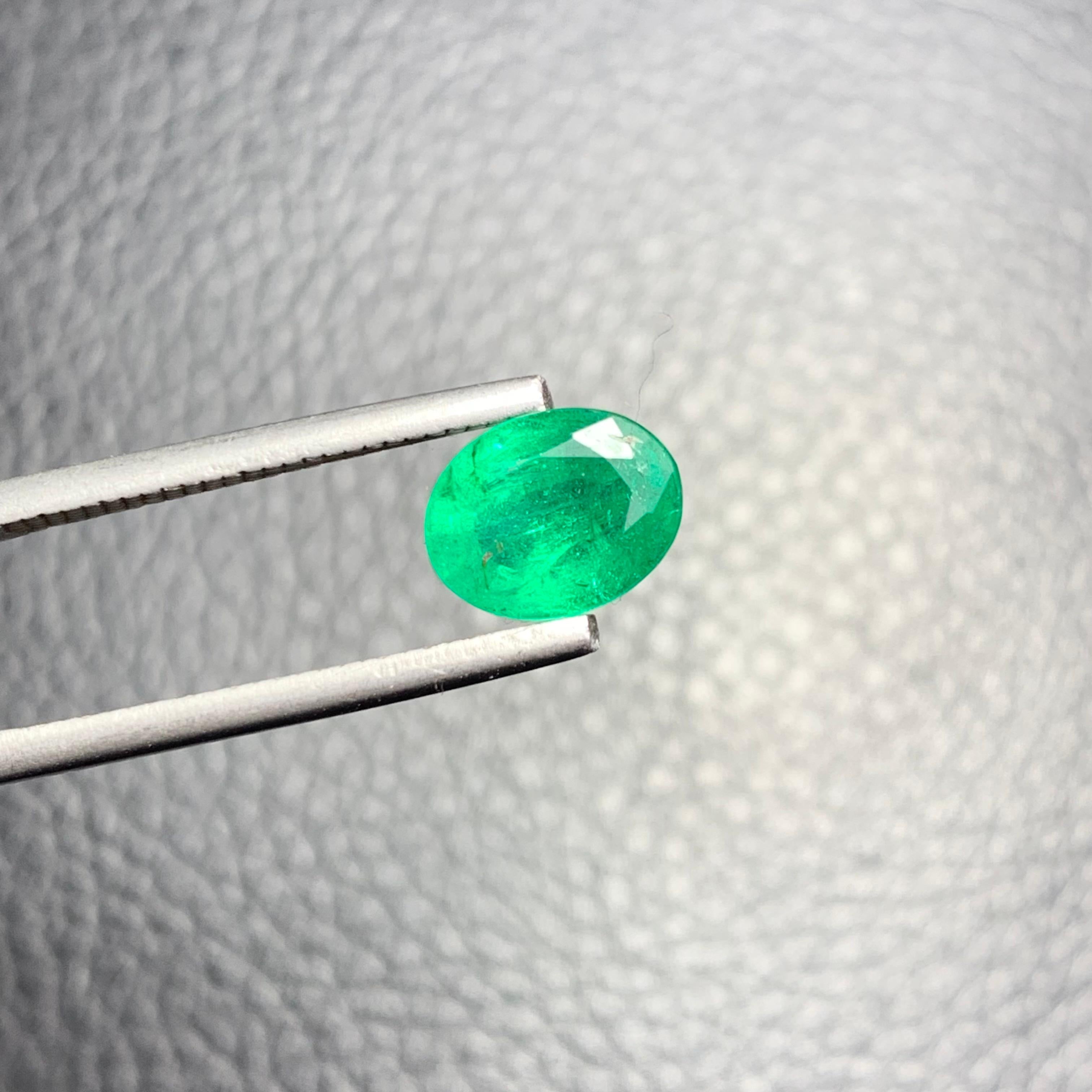 1.80 Carat Natural Loose Emerald Oval Shape Gemstone (Émeraude en vrac de forme ovale) Unisexe en vente