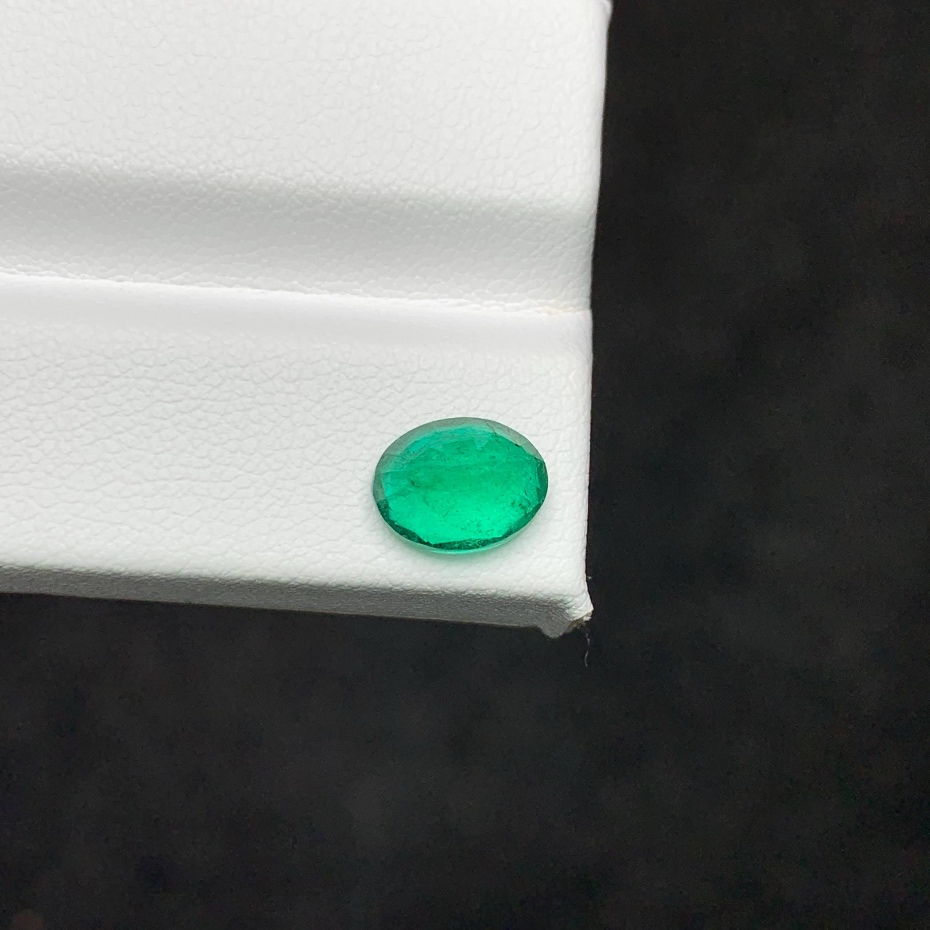 1,80 carati di pietra naturale di smeraldo verde sciolta con taglio ovale dallo Zambia in vendita 5