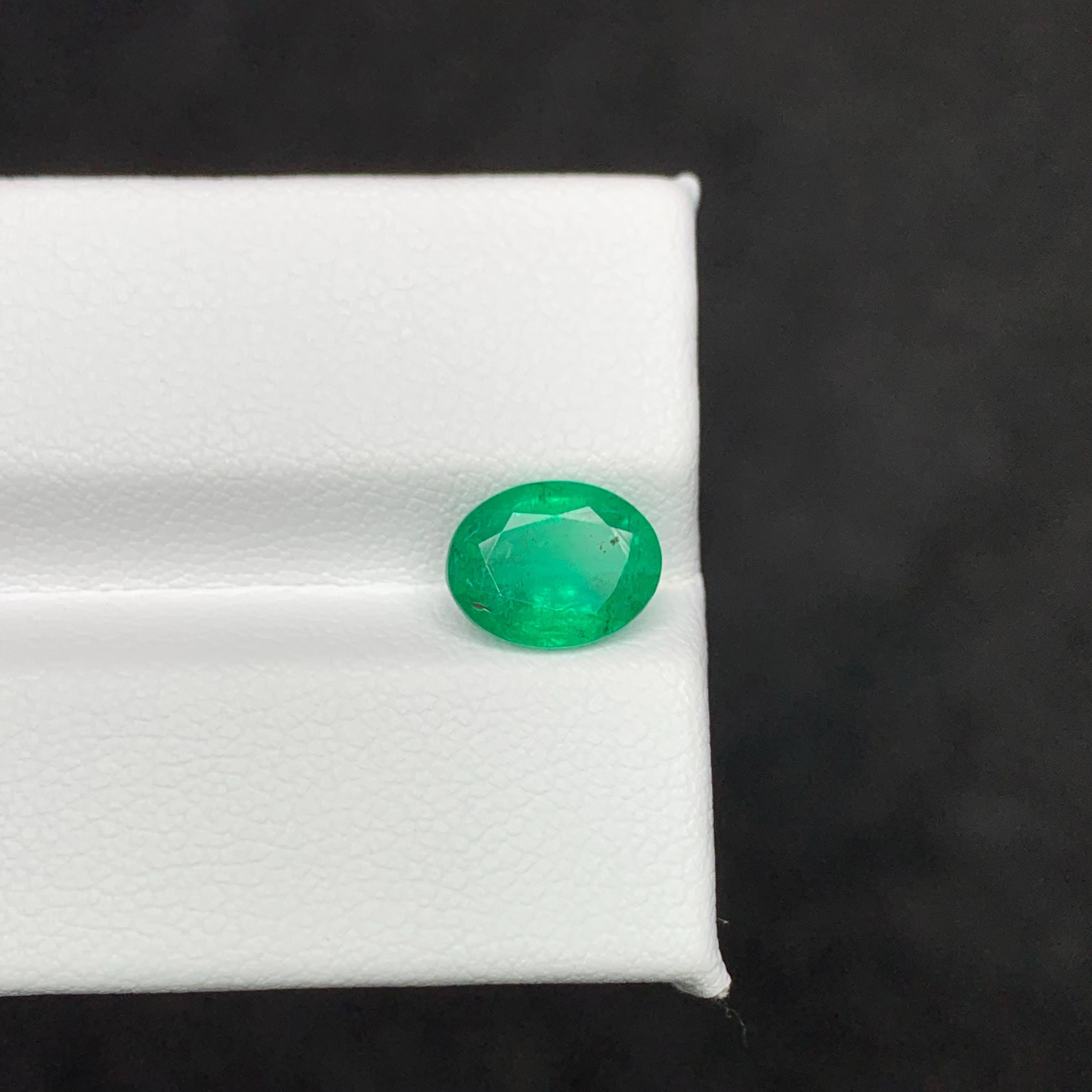 1,80 carati di pietra naturale di smeraldo verde sciolta con taglio ovale dallo Zambia In condizioni Nuovo in vendita a Bangkok, TH