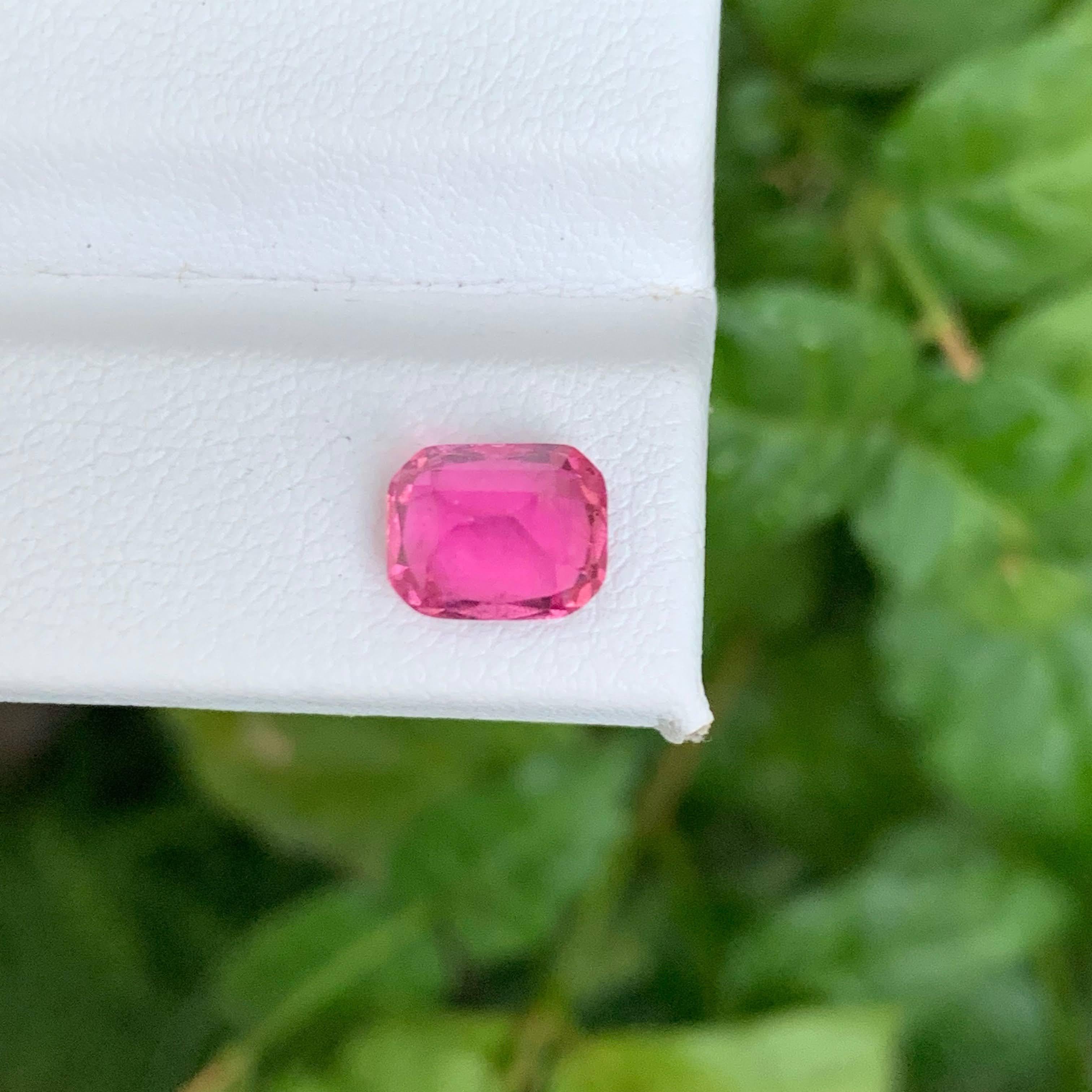 Moderno 1,80 carati di tormalina rosa calda naturale sfusa con taglio a cuscino Gemma afgana in vendita