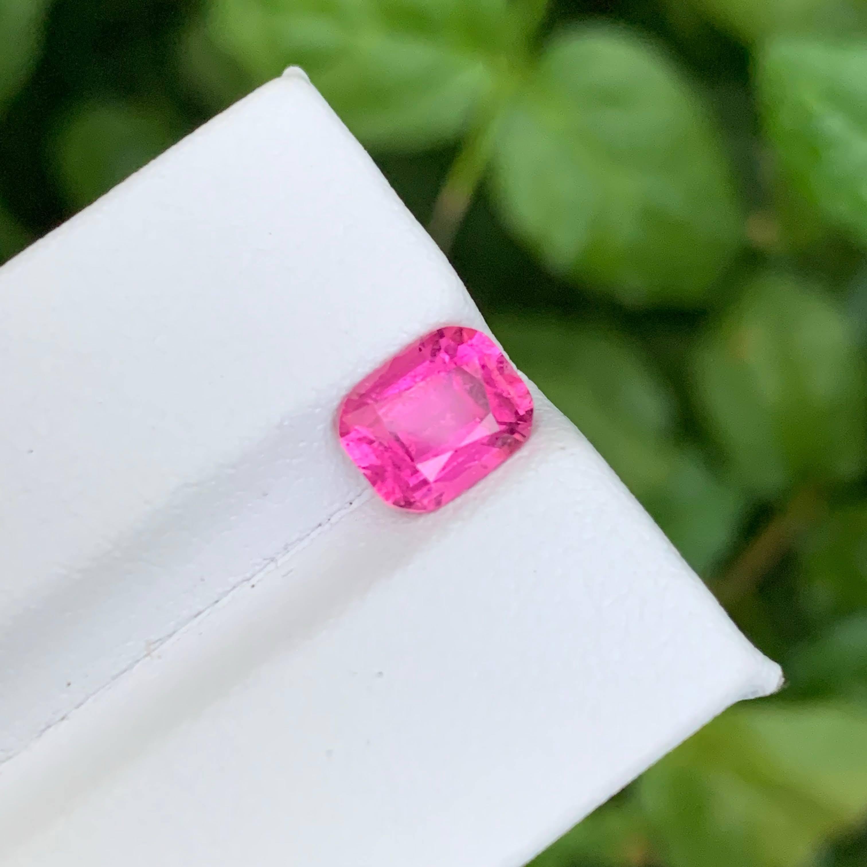 1,80 carati di tormalina rosa calda naturale sfusa con taglio a cuscino Gemma afgana in vendita 1