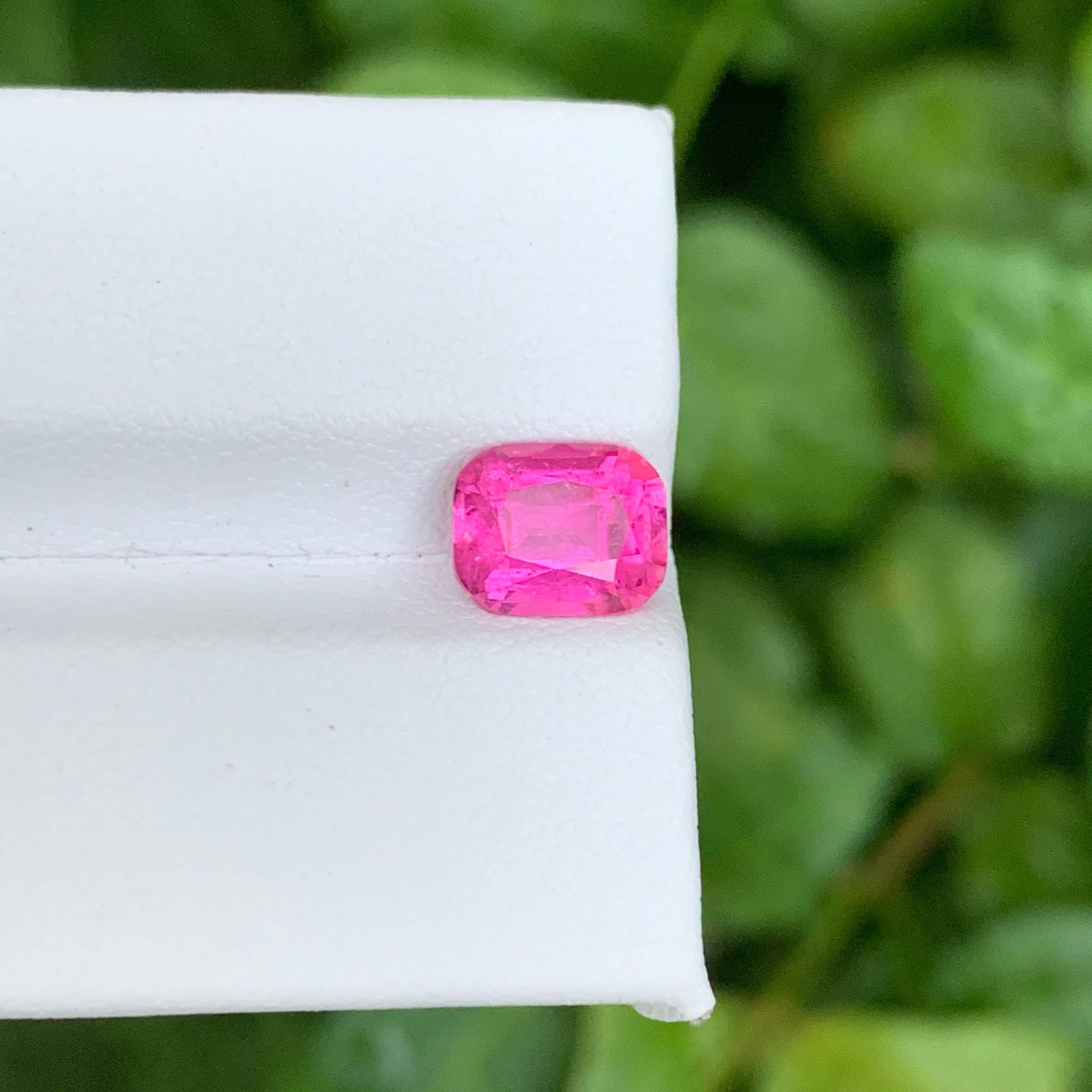 1,80 carati di tormalina rosa calda naturale sfusa con taglio a cuscino Gemma afgana in vendita 3
