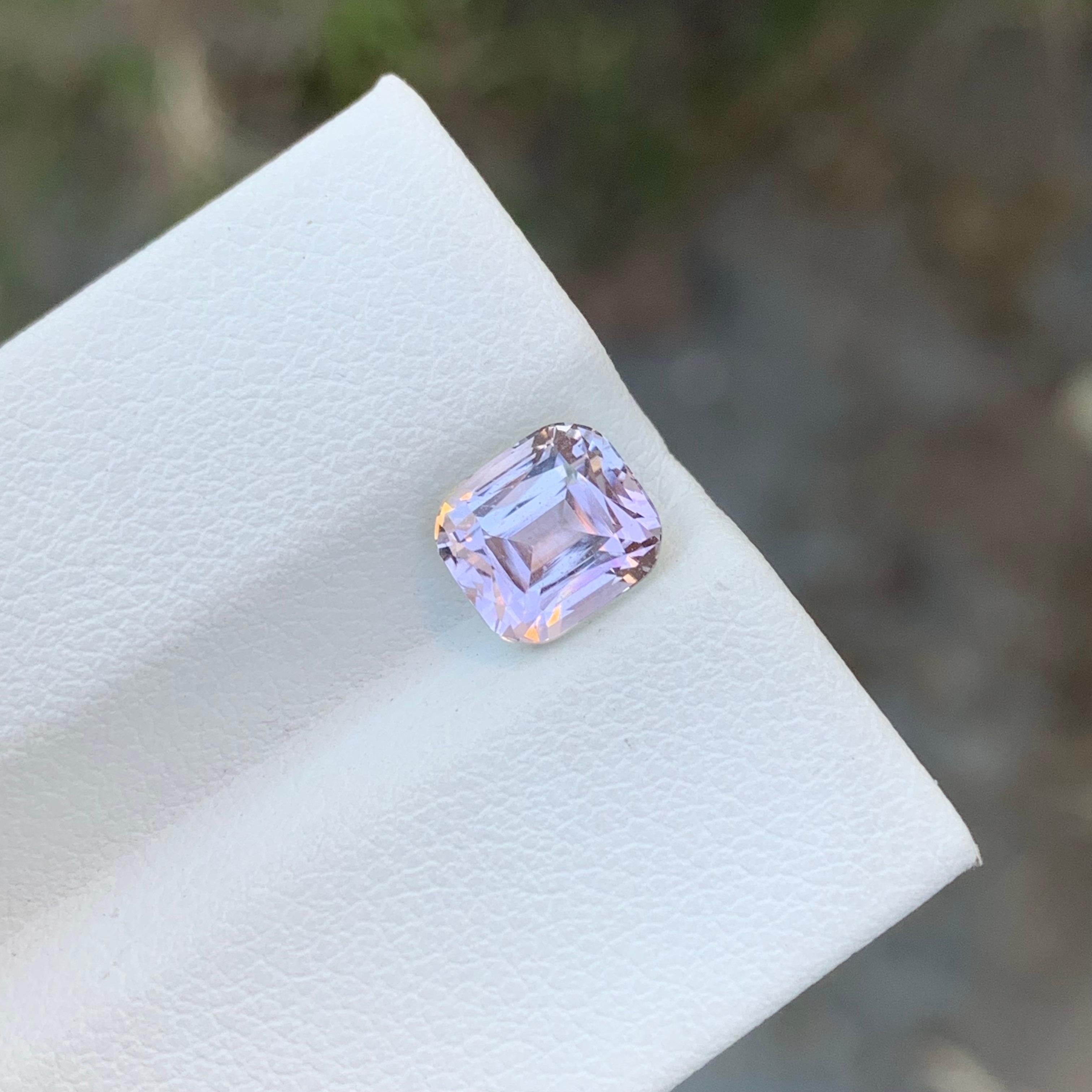 Arts and Crafts Tourmaline rose clair non sertie de 1,80 carat de forme coussin pour bague en vente