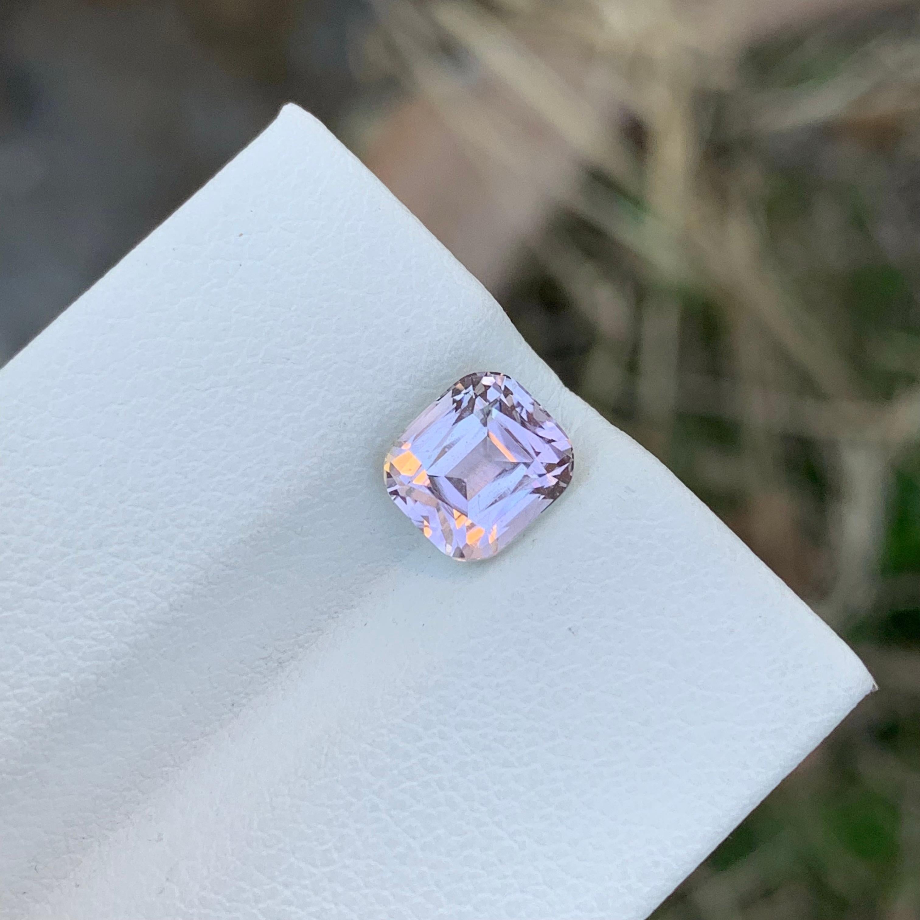 Tourmaline rose clair non sertie de 1,80 carat de forme coussin pour bague Unisexe en vente