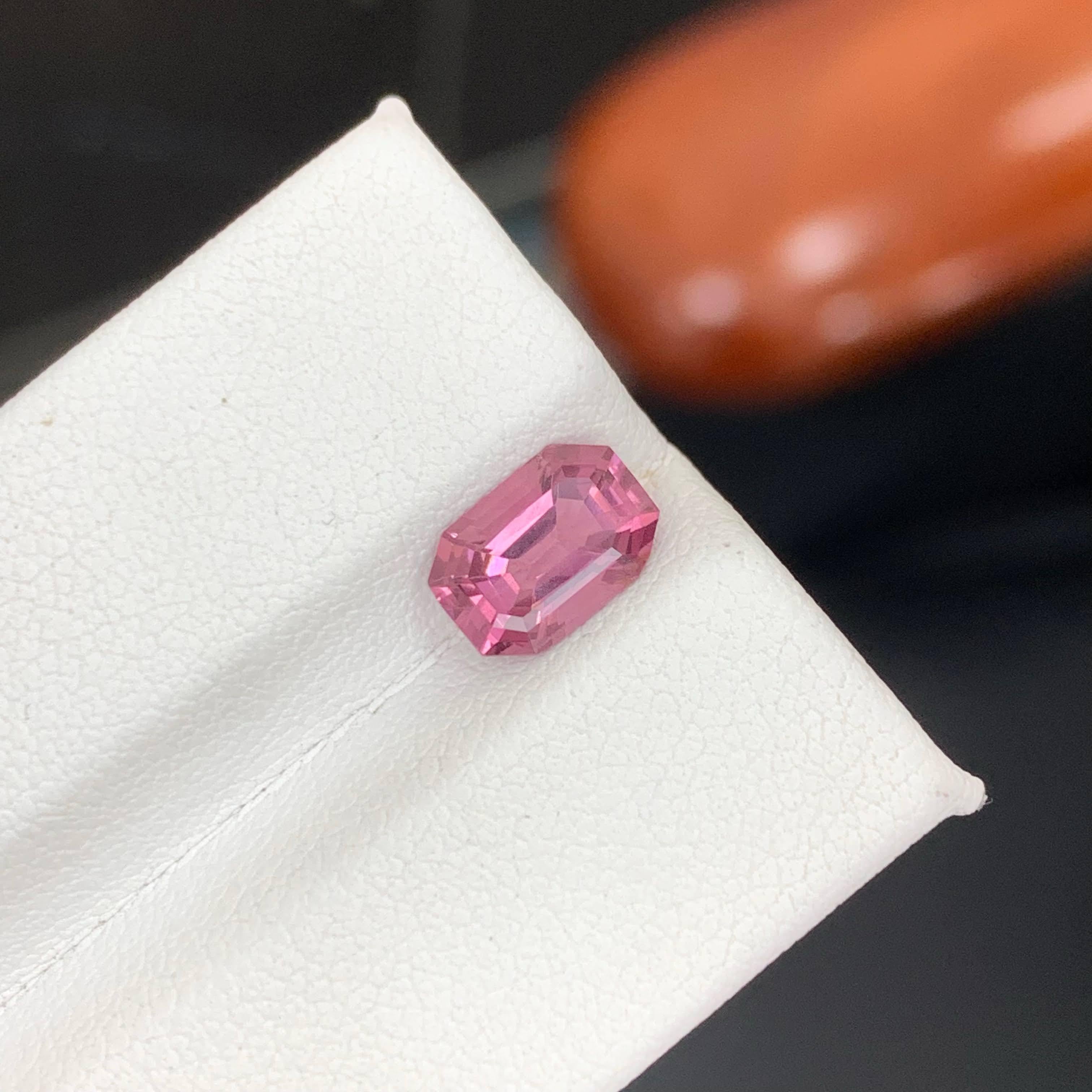 1,80 Karat natürlicher loser rosa Spinell Stein Smaragdschliff burmesischer Edelstein im Zustand „Neu“ im Angebot in Bangkok, TH