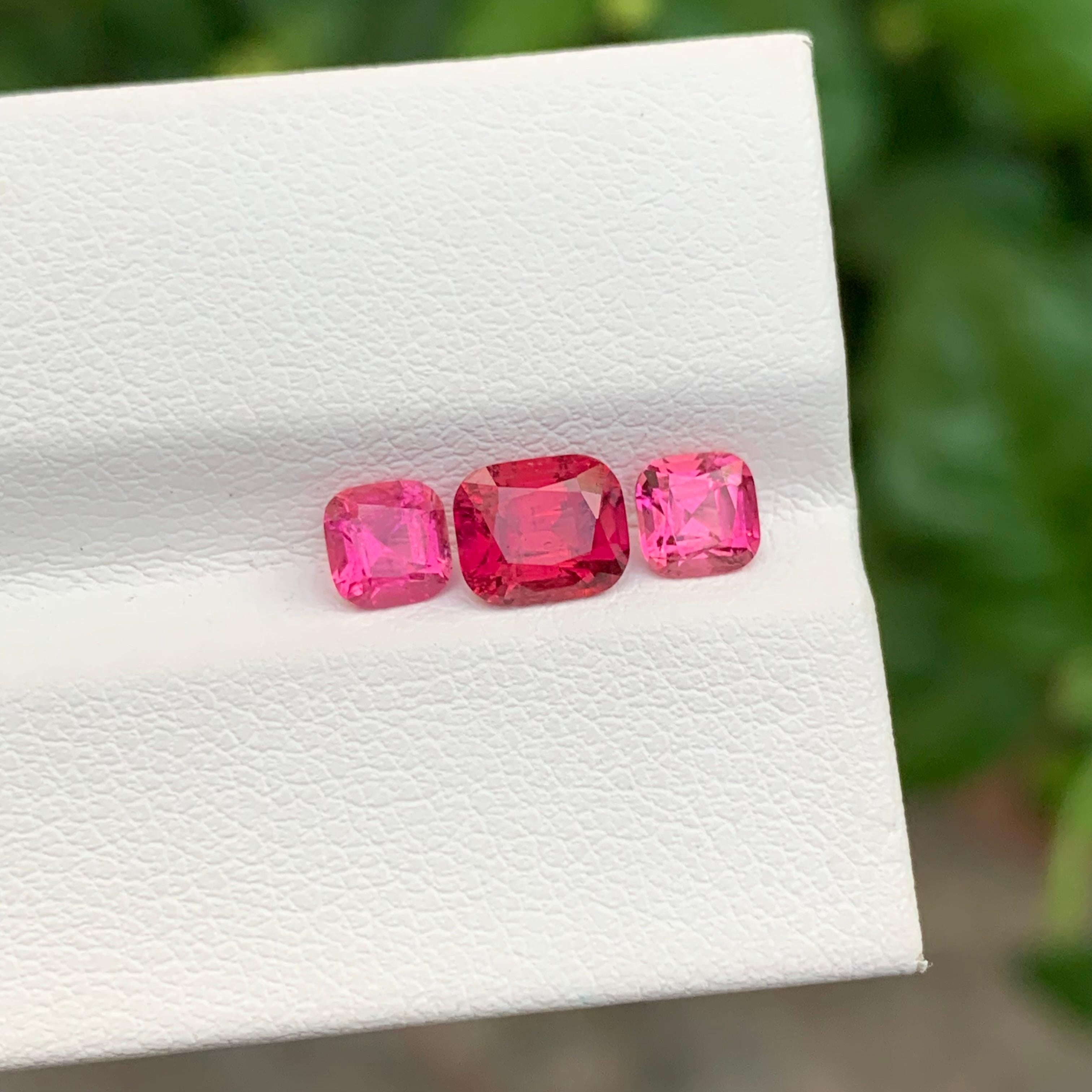 Arts and Crafts Ensemble de bijoux en forme de coussin en tourmaline rose naturelle non sertie de 1,80 carat en vente