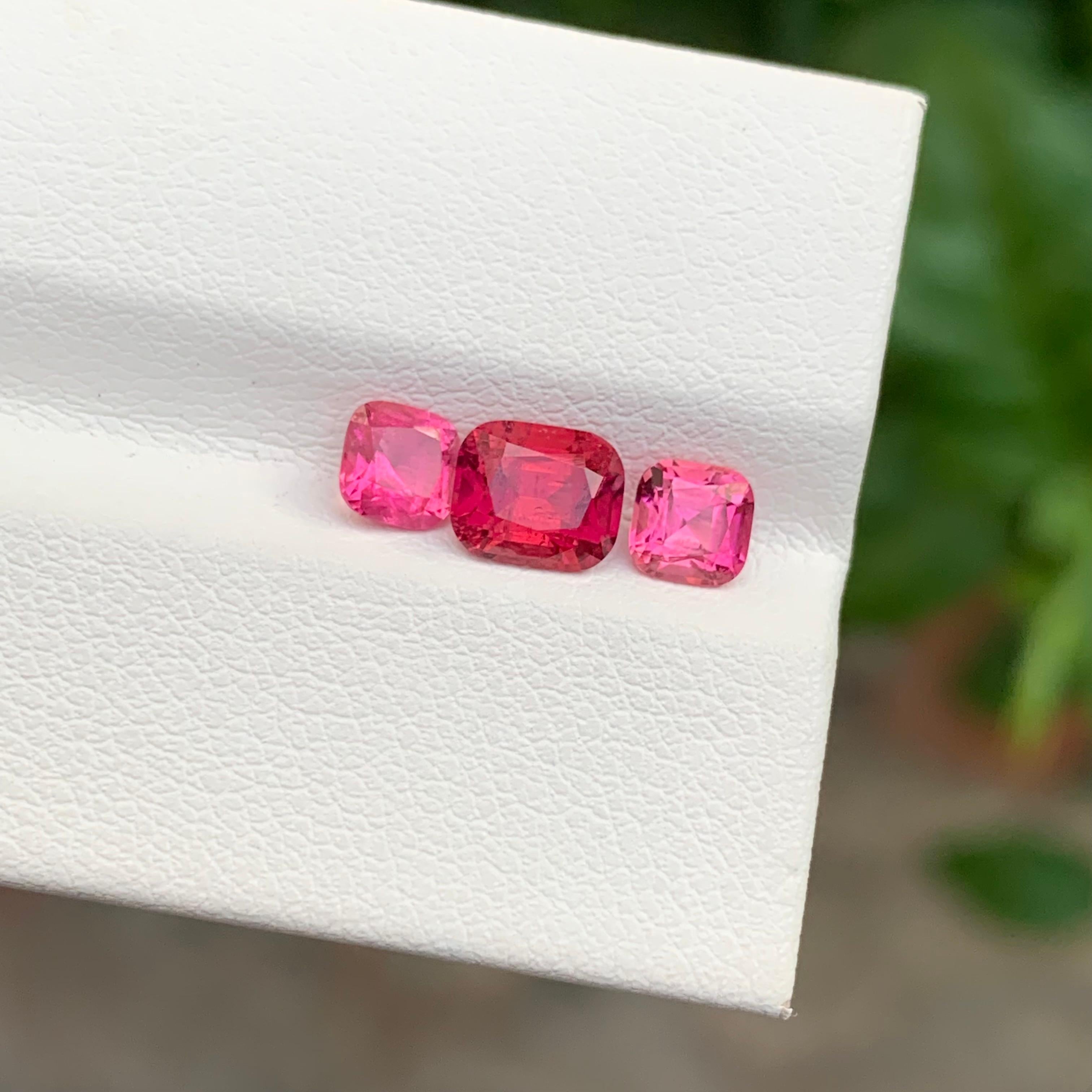 Taille coussin Ensemble de bijoux en forme de coussin en tourmaline rose naturelle non sertie de 1,80 carat en vente