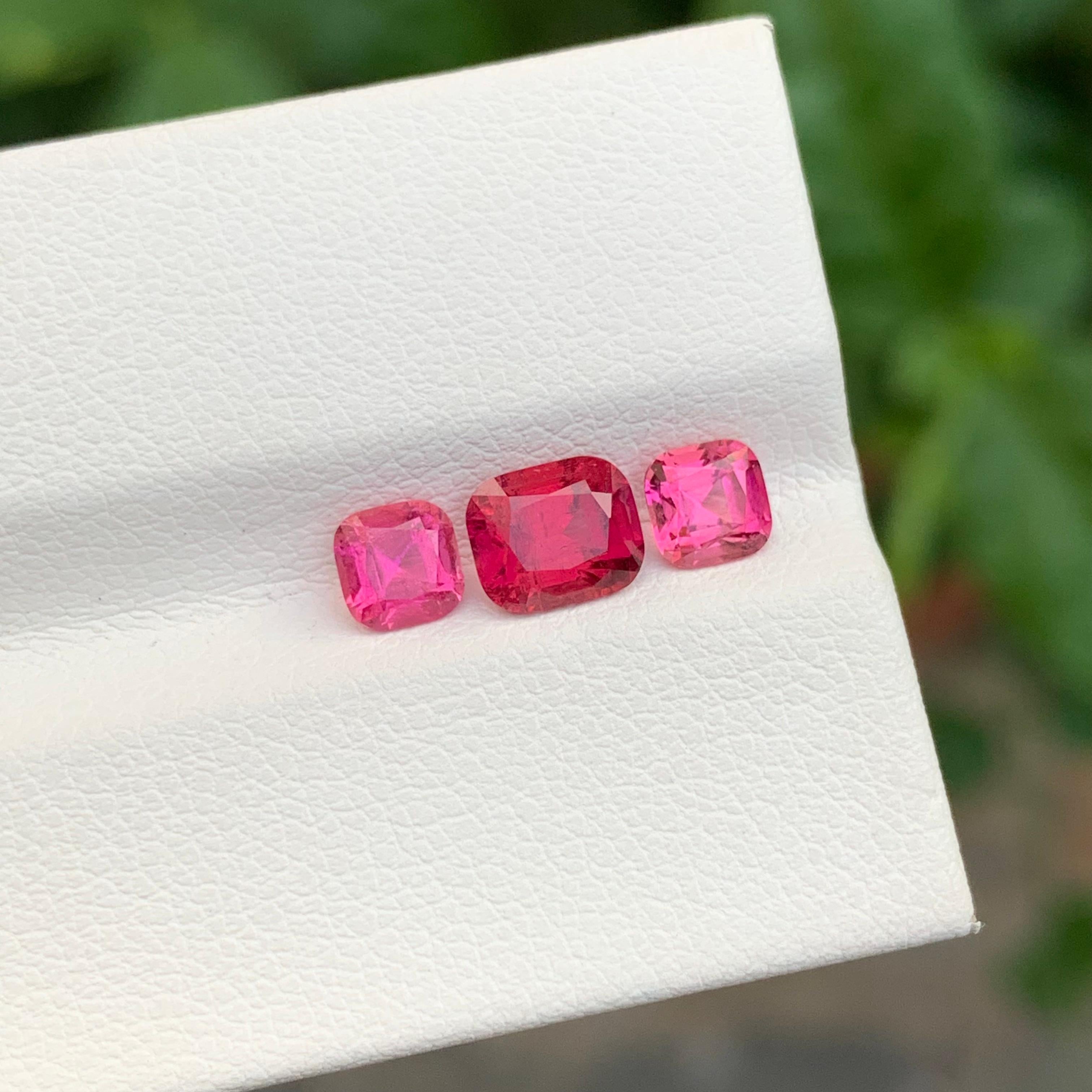 Ensemble de bijoux en forme de coussin en tourmaline rose naturelle non sertie de 1,80 carat Neuf - En vente à Peshawar, PK