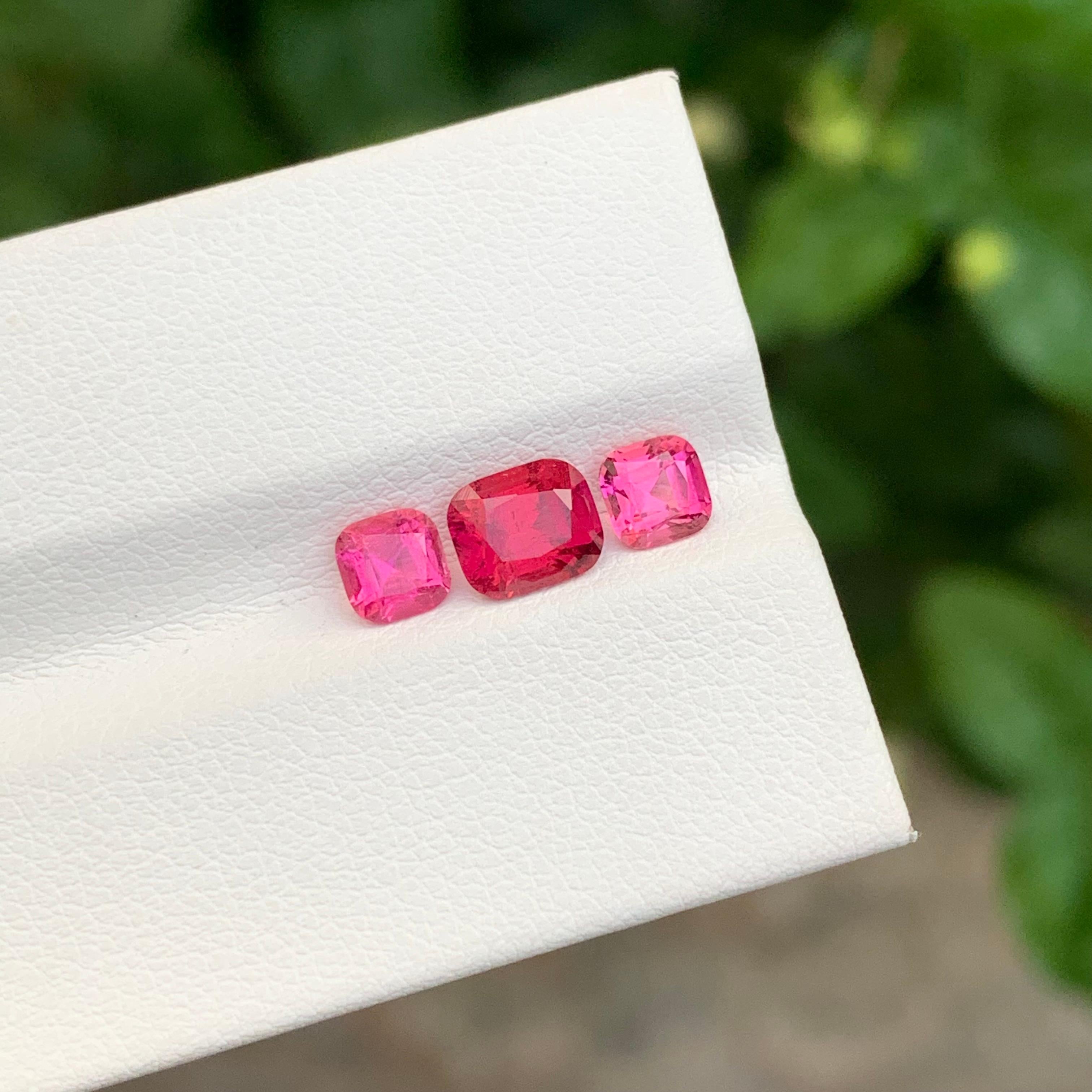 Ensemble de bijoux en forme de coussin en tourmaline rose naturelle non sertie de 1,80 carat en vente 1