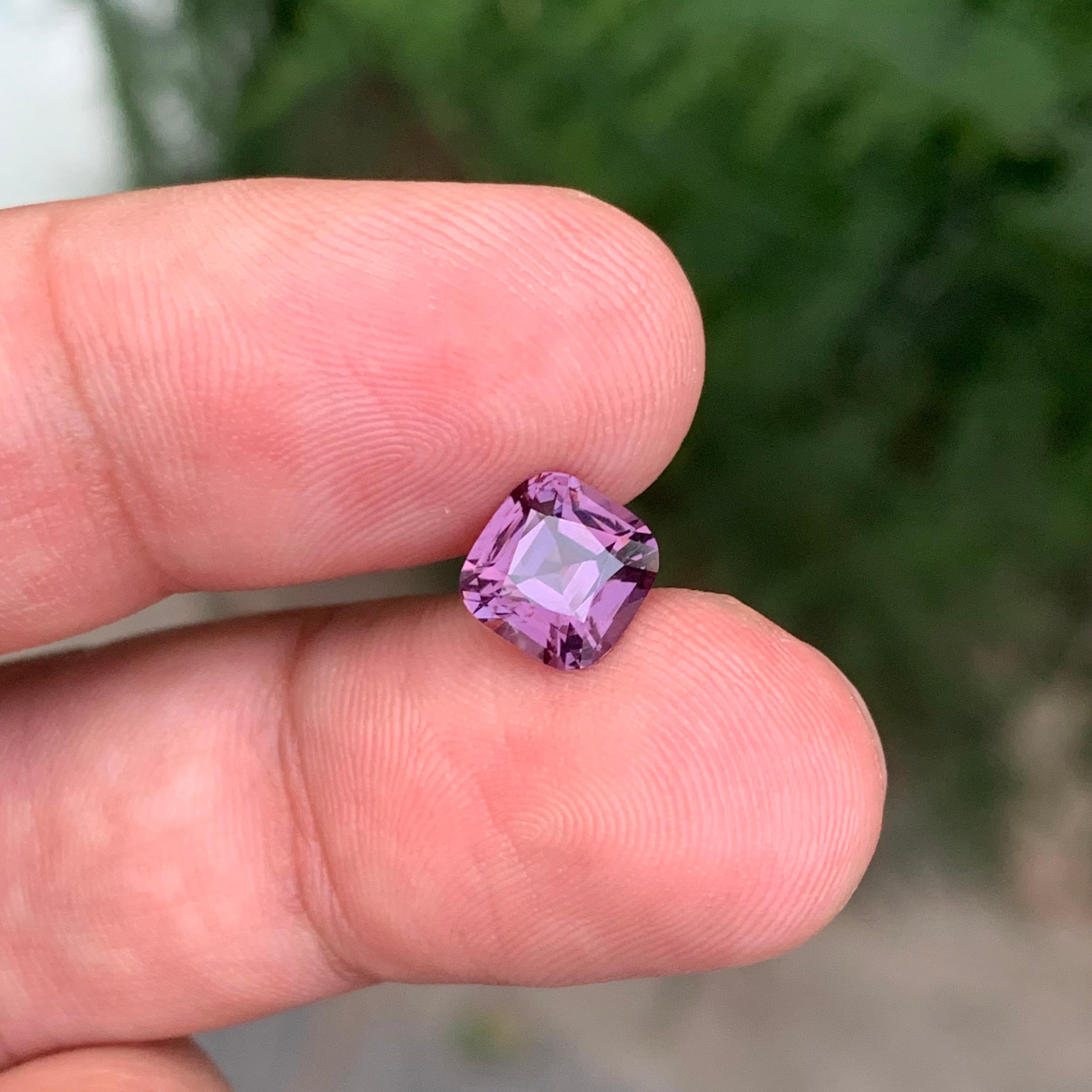 1.80 Carat Natural Loose Purple Spinel Cushion Shape Gemstone In New Condition For Sale In Peshawar, PK