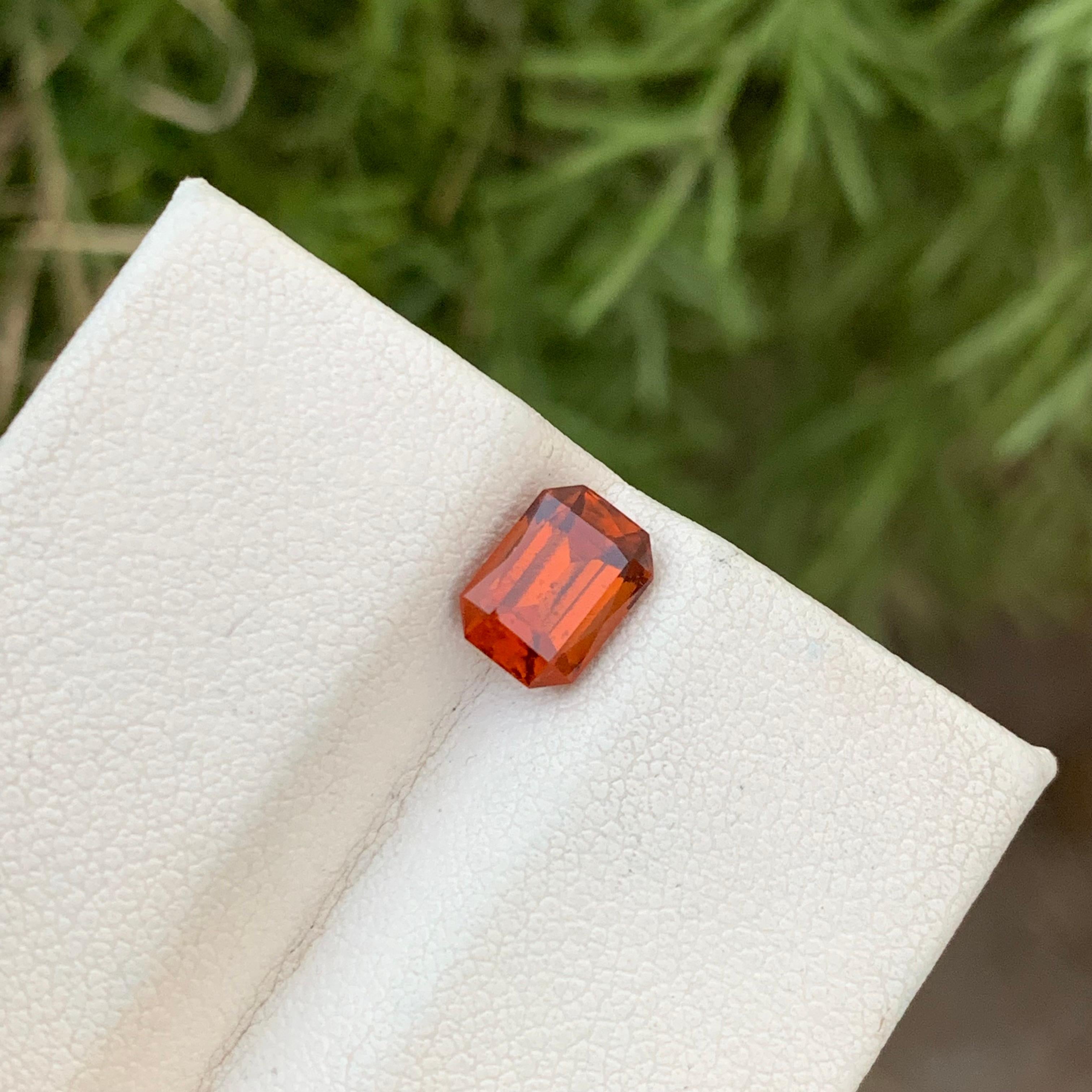 1.80 Carat Natural Loose Spessartine Garnet Emerald Gem For Jewellery Making  For Sale 5