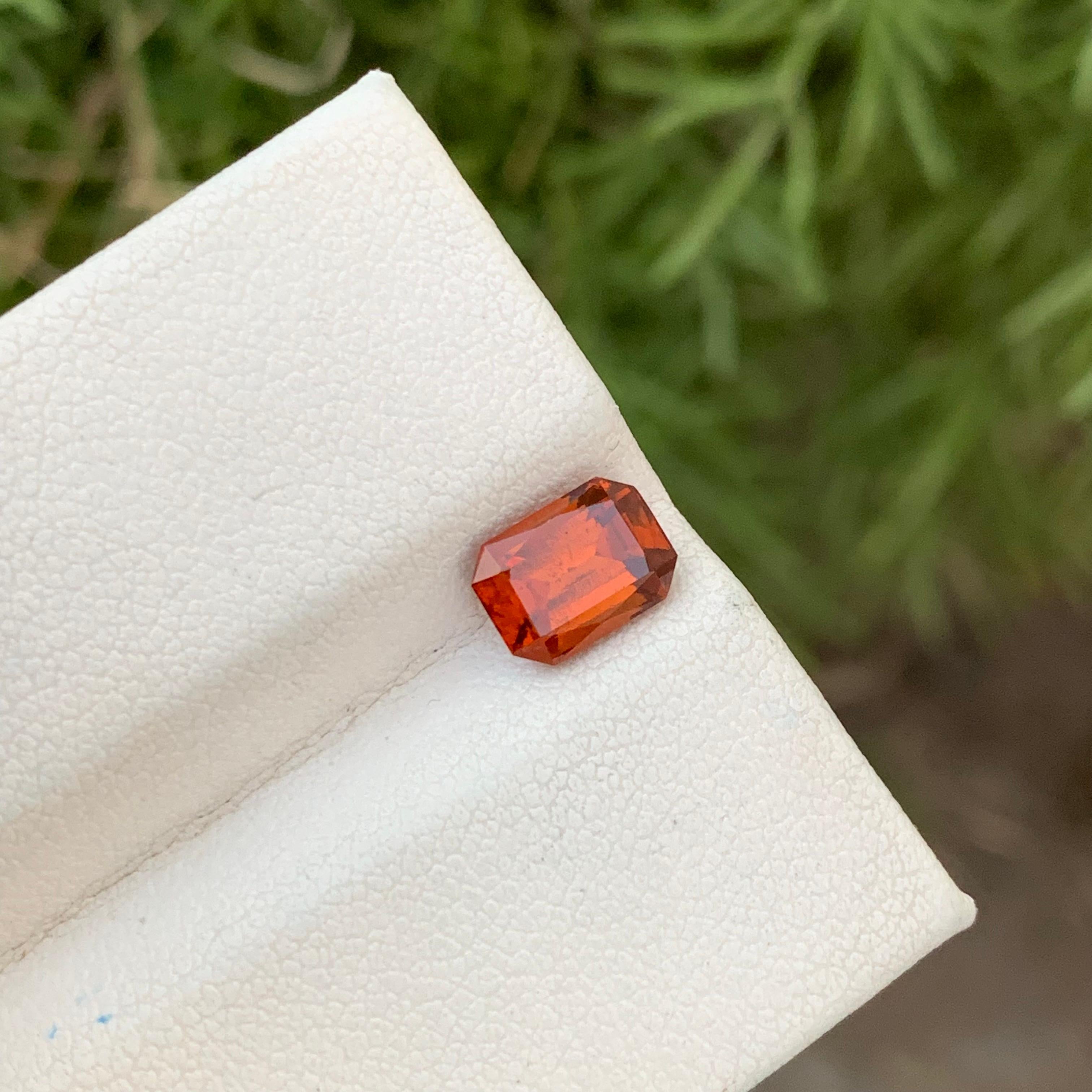 1.80 Carat Natural Loose Spessartine Garnet Emerald Gem For Jewellery Making For Sale 6