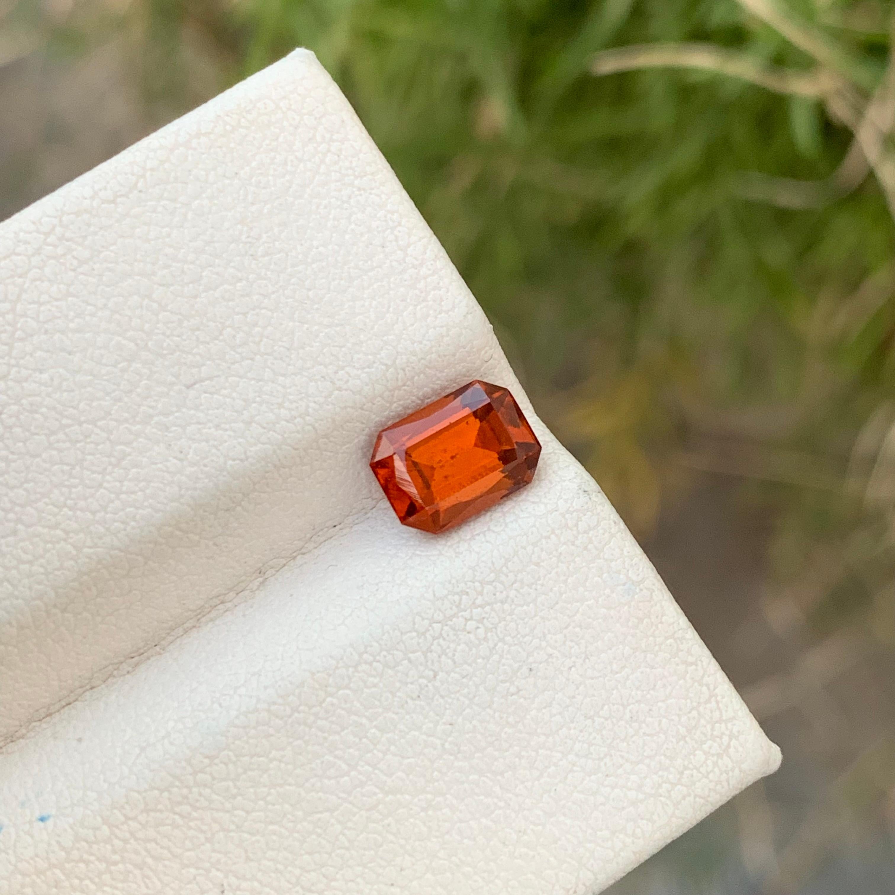 1.80 Carat Natural Loose Spessartine Garnet Emerald Gem For Jewellery Making  For Sale 1