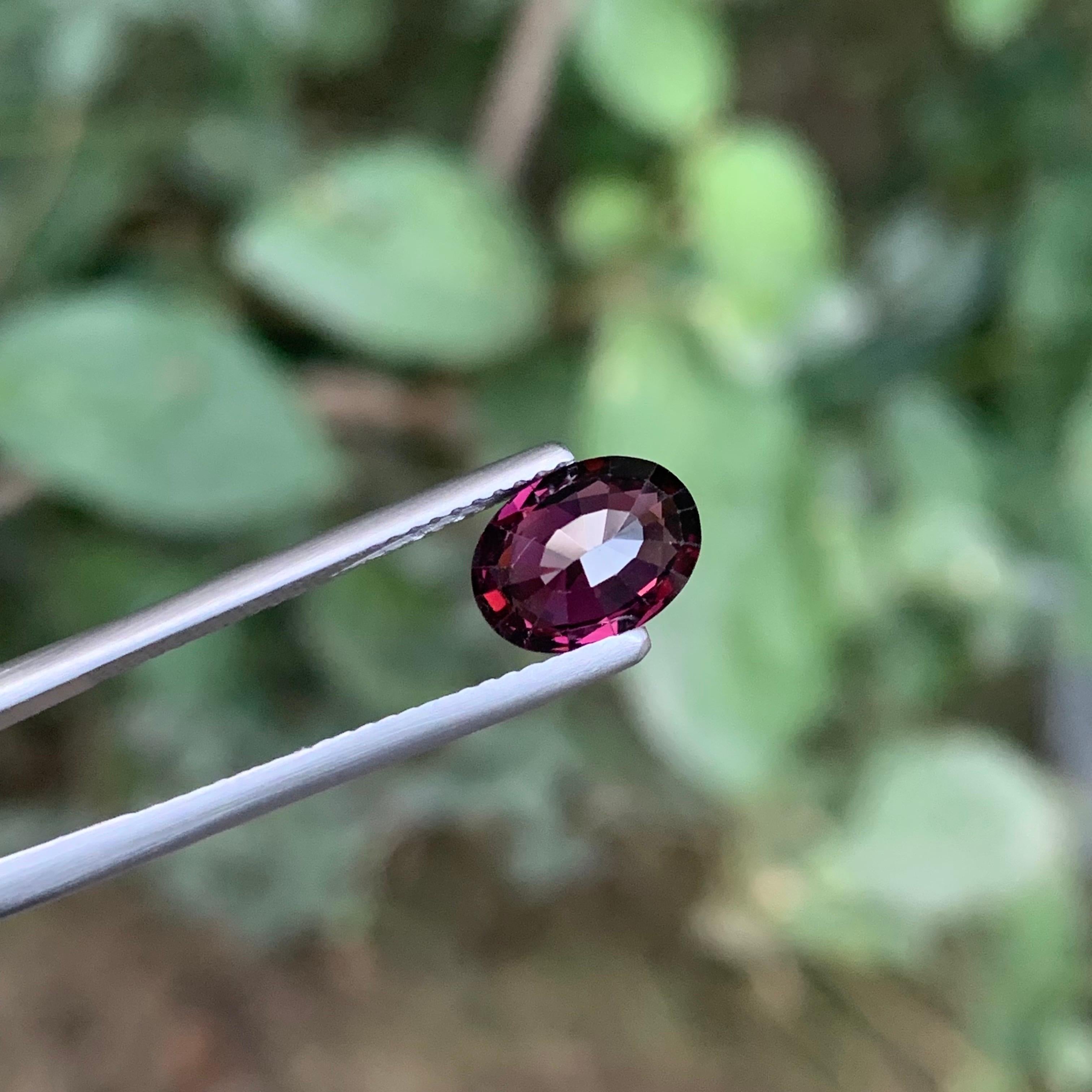 1.80 Carat Natural Loose Spinel Oval Shape Gemstone From Tanzania (pierres précieuses de forme ovale en vrac) en vente 4