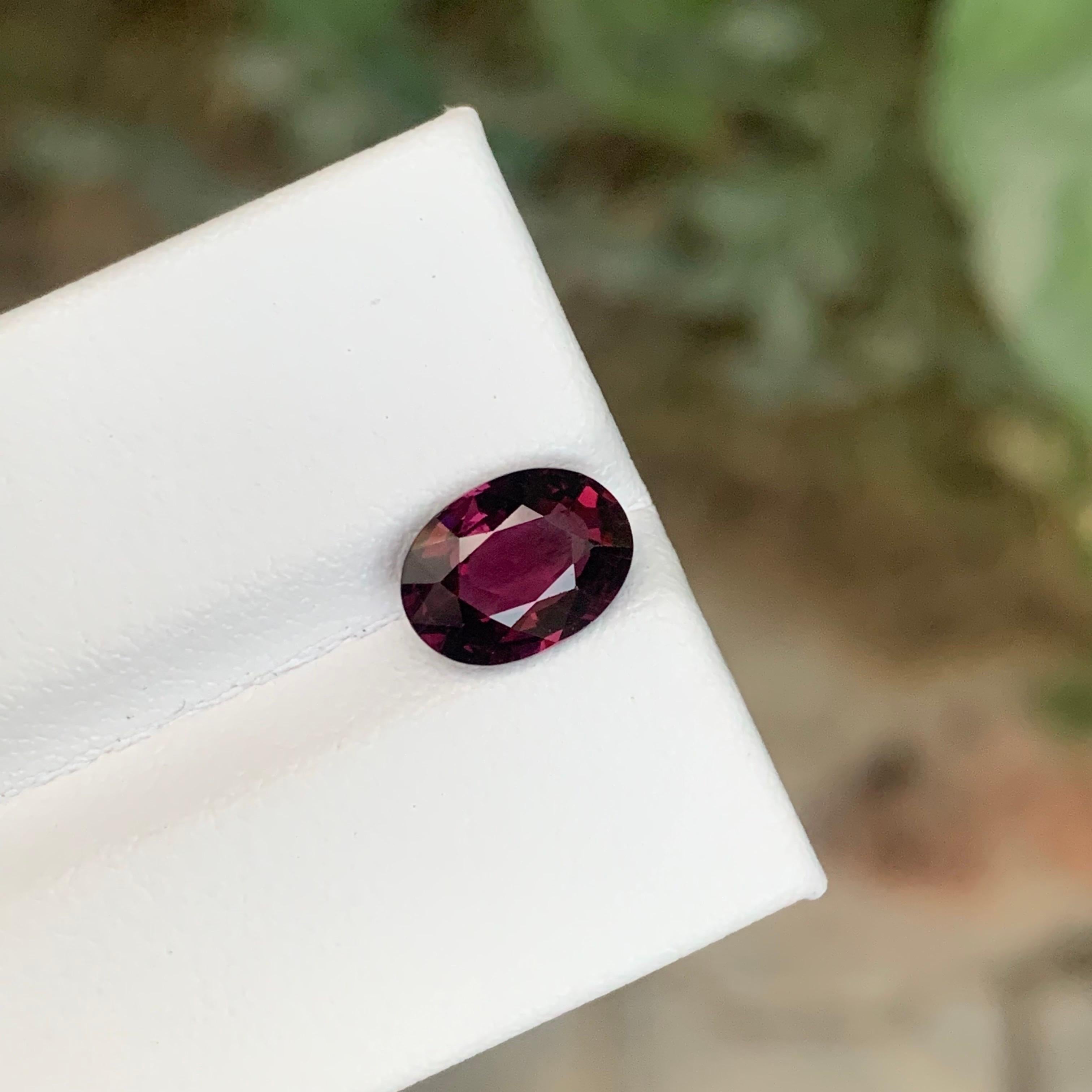Taille ovale 1.80 Carat Natural Loose Spinel Oval Shape Gemstone From Tanzania (pierres précieuses de forme ovale en vrac) en vente