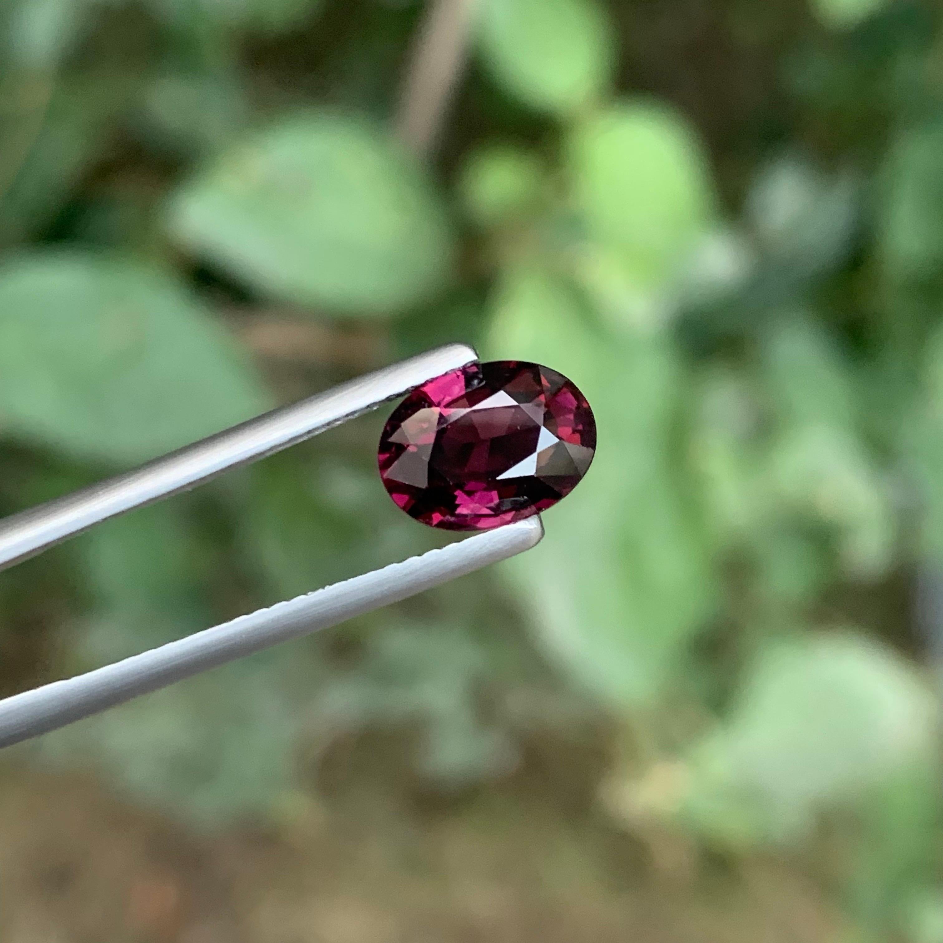 1.80 Carat Natural Loose Spinel Oval Shape Gemstone From Tanzania (pierres précieuses de forme ovale en vrac) Unisexe en vente