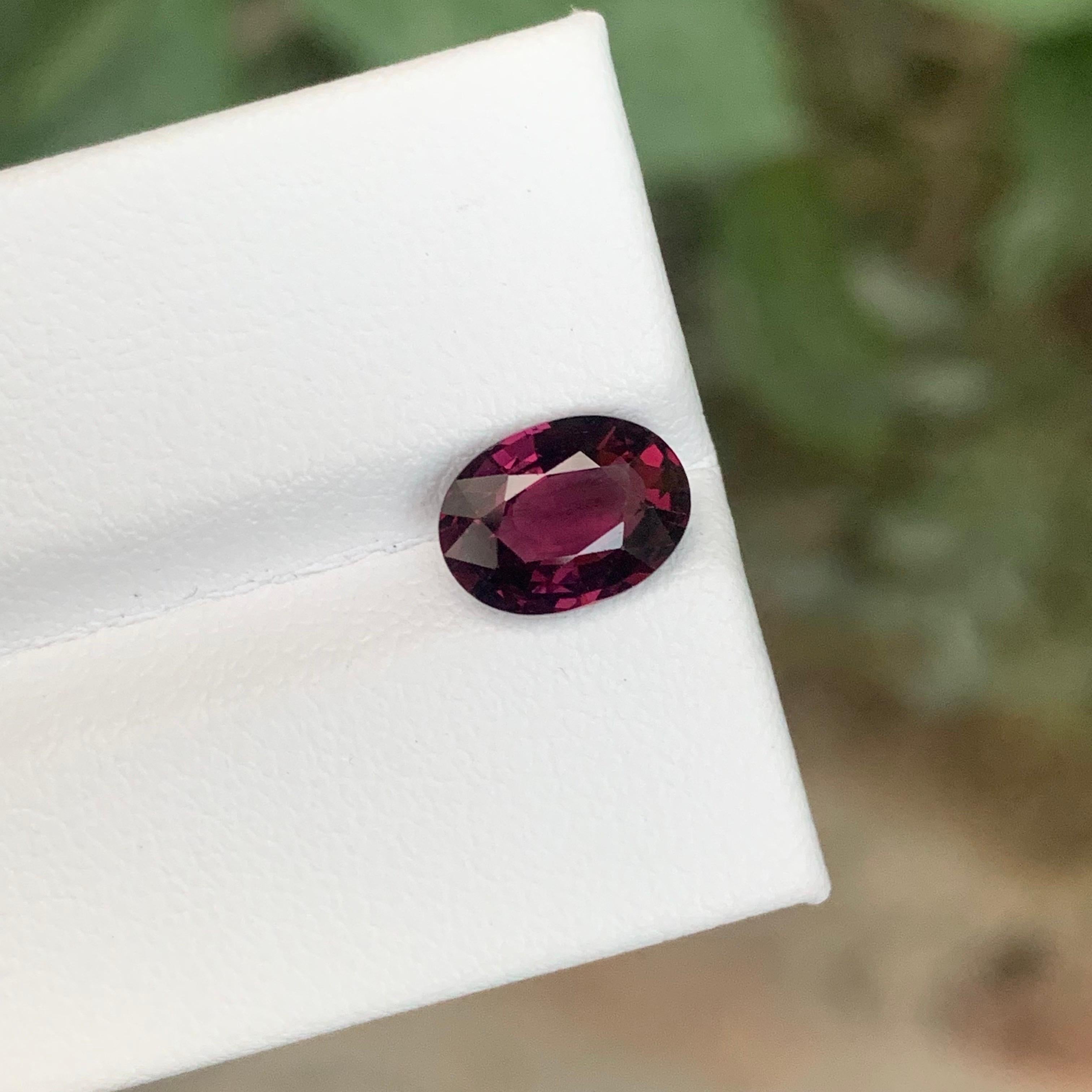 1.80 Carat Natural Loose Spinel Oval Shape Gemstone From Tanzania (pierres précieuses de forme ovale en vrac) en vente 2