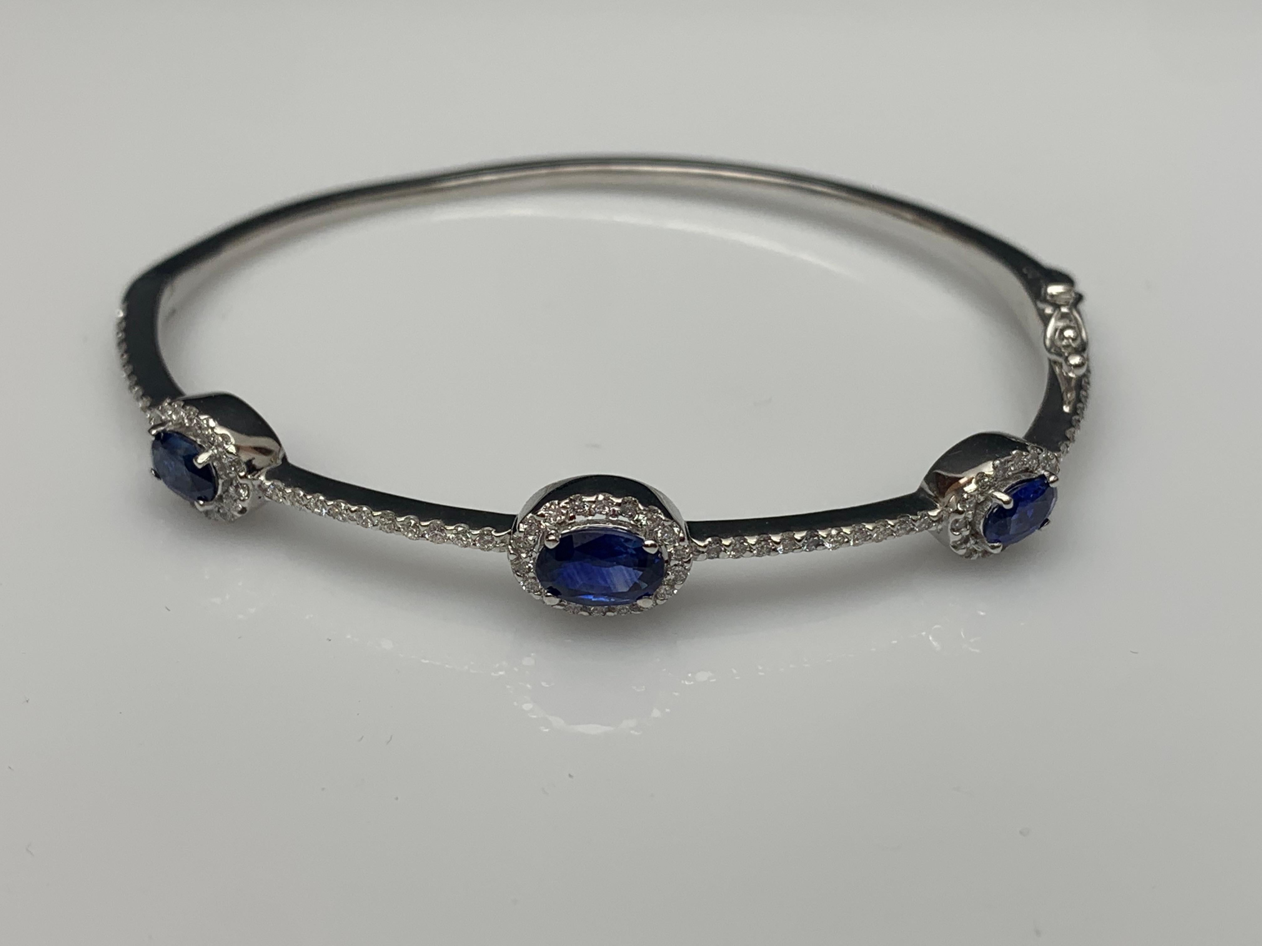 Modern 1.80 Carat Oval Cut Sapphire and Diamond Bangle Bracelet in 14K White Gold For Sale