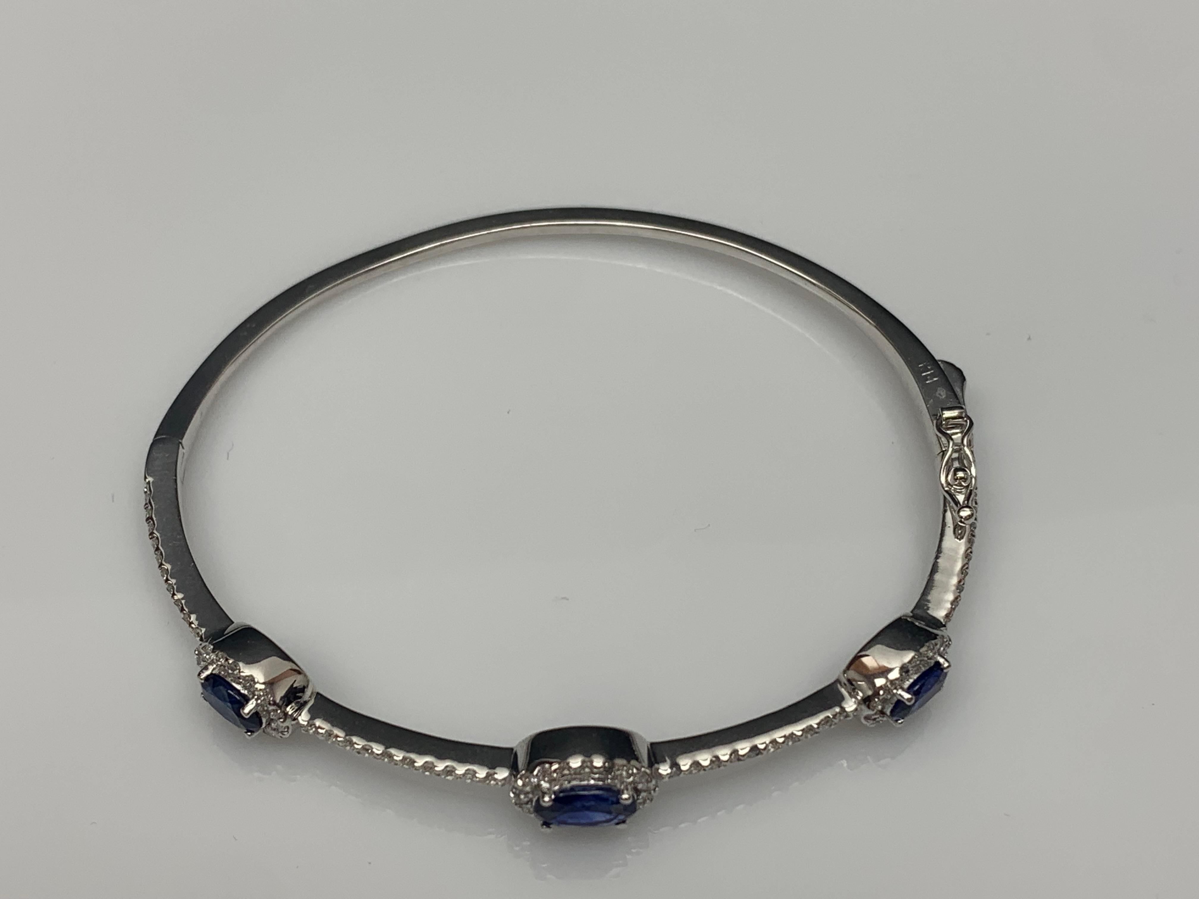 1.80 Carat Oval Cut Sapphire and Diamond Bangle Bracelet in 14K White Gold In New Condition For Sale In NEW YORK, NY