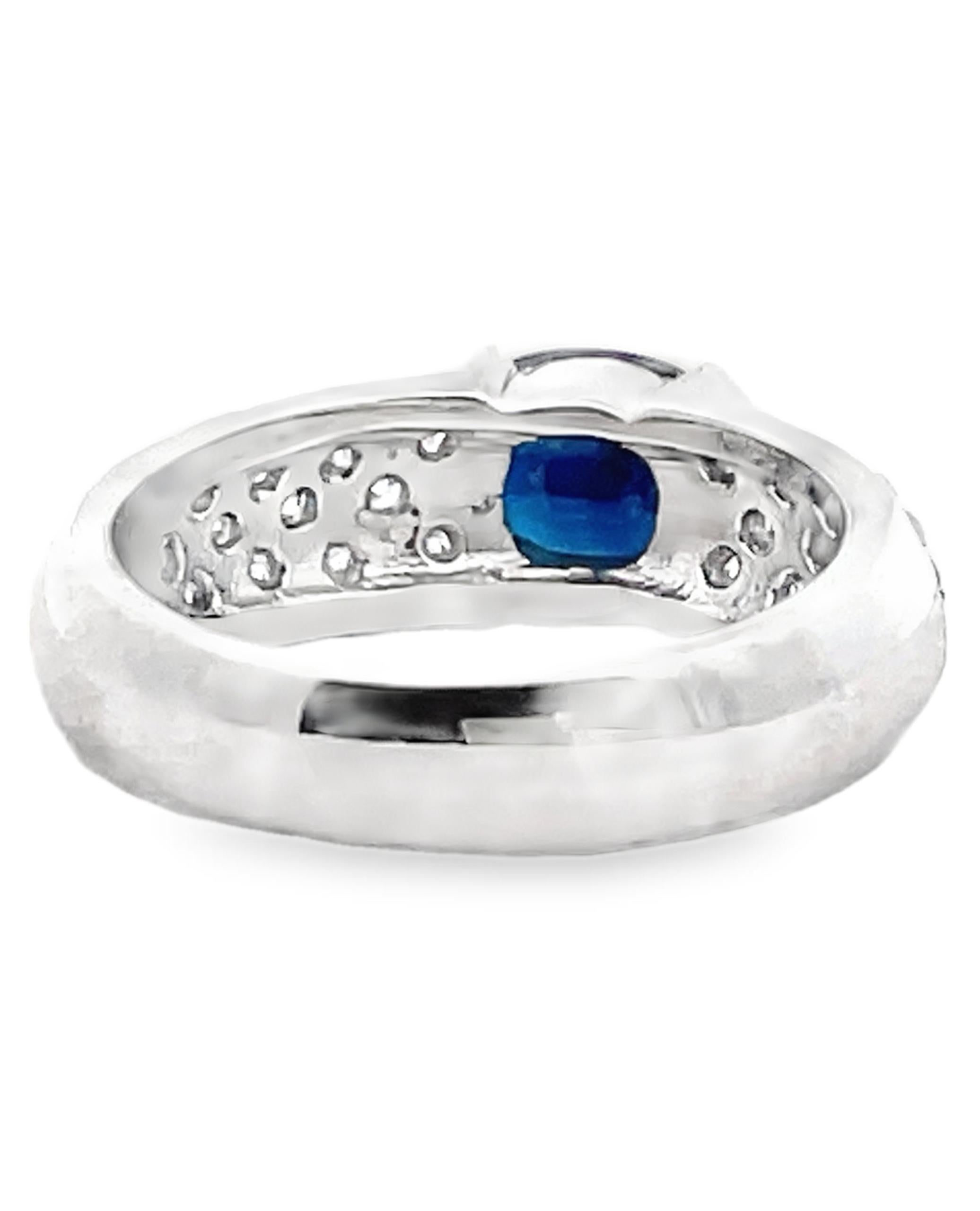 Anillo de zafiro ovalado de 1,80 quilates en oro blanco de 14k con diamantes redondos de 0,98 quilates Contemporáneo en venta