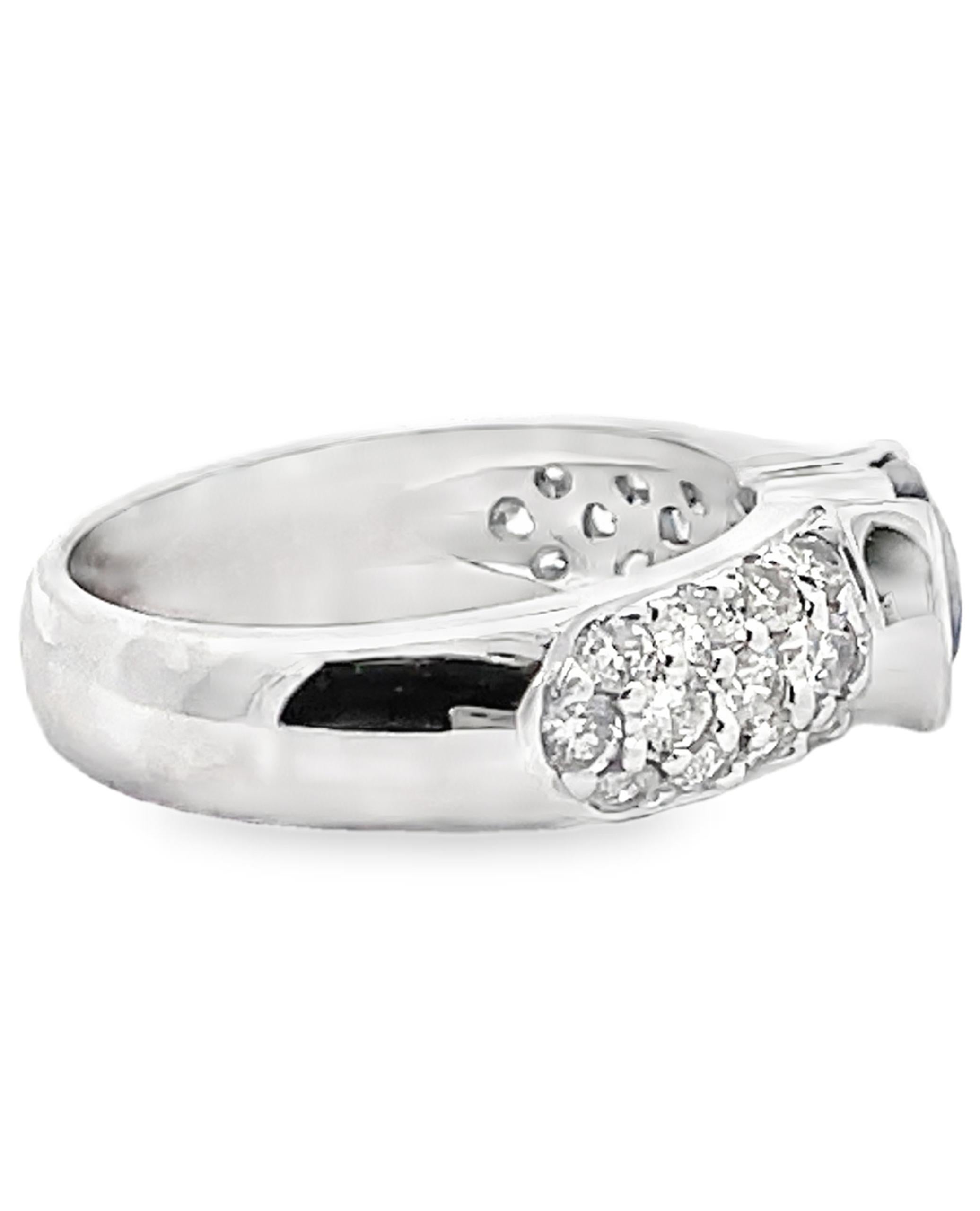 Anillo de zafiro ovalado de 1,80 quilates en oro blanco de 14k con diamantes redondos de 0,98 quilates Corte mixto en venta