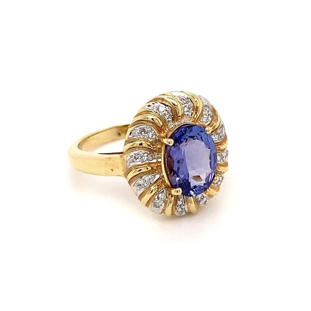 Einfach schön! Fein detaillierte Tansanit und Diamant Gold Statement Vintage Ring. In der Mitte ein sicher eingebetteter, von Hand gefasster ovaler 1,80-Karat-Tansanit. Umgeben von 0,15 tcw Diamanten. Handgefertigt Awesome 18K Gelbgold Montage.
