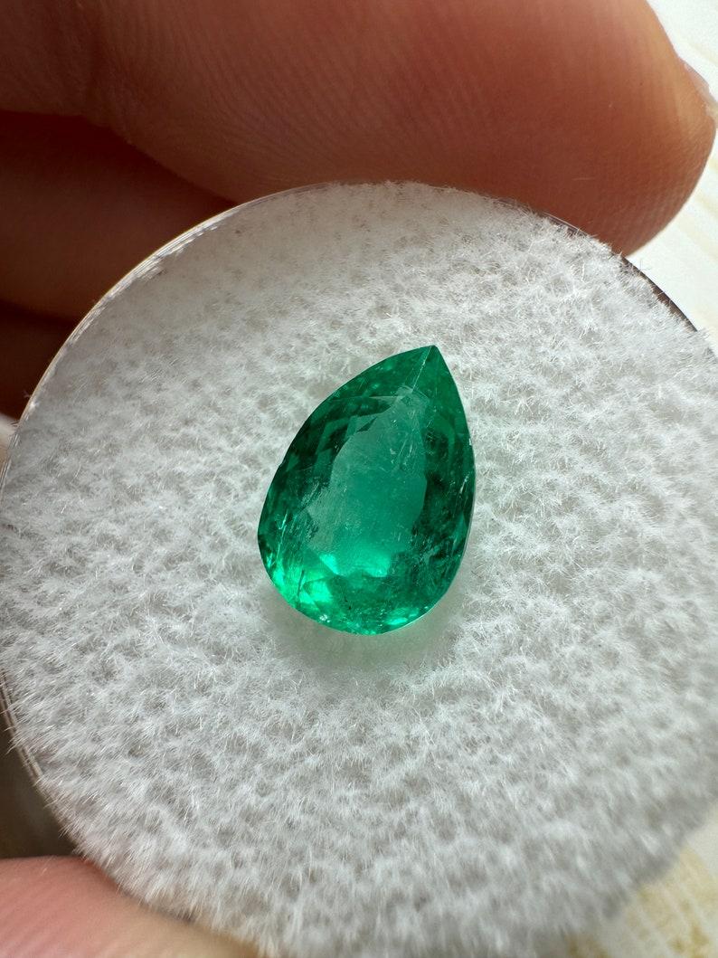 Smeraldo colombiano verde bluastro da 1,80 carati con taglio a pera - Gemma di nascita di maggio In condizioni Nuovo in vendita a Jupiter, FL