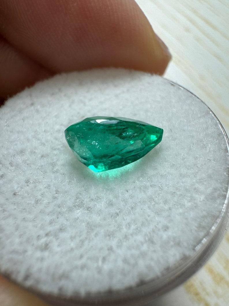 Donna Smeraldo colombiano verde bluastro da 1,80 carati con taglio a pera - Gemma di nascita di maggio in vendita
