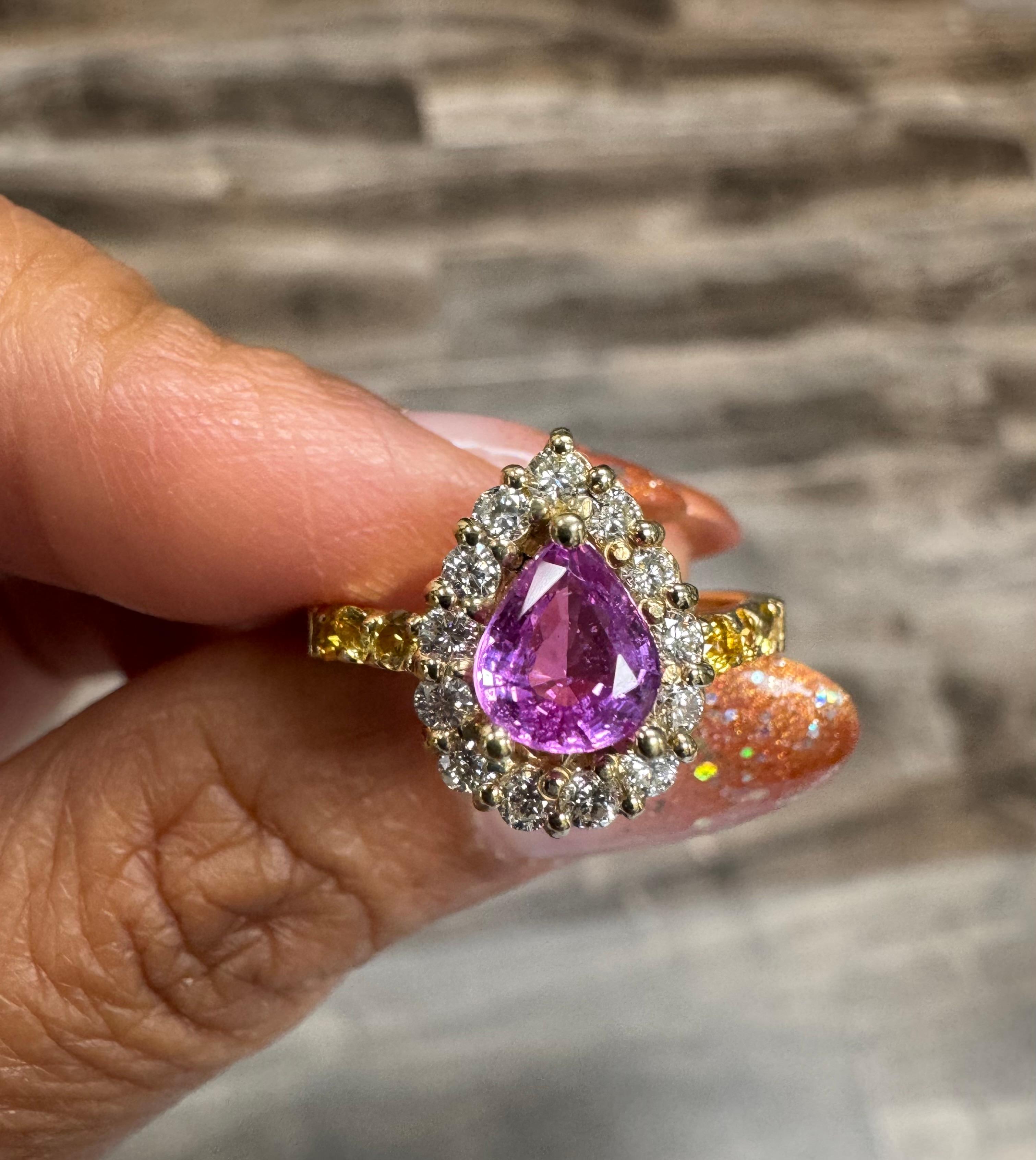 Bague en or jaune 14 carats avec saphir rose, saphir jaune et diamant de 1,80 carat en vente 1