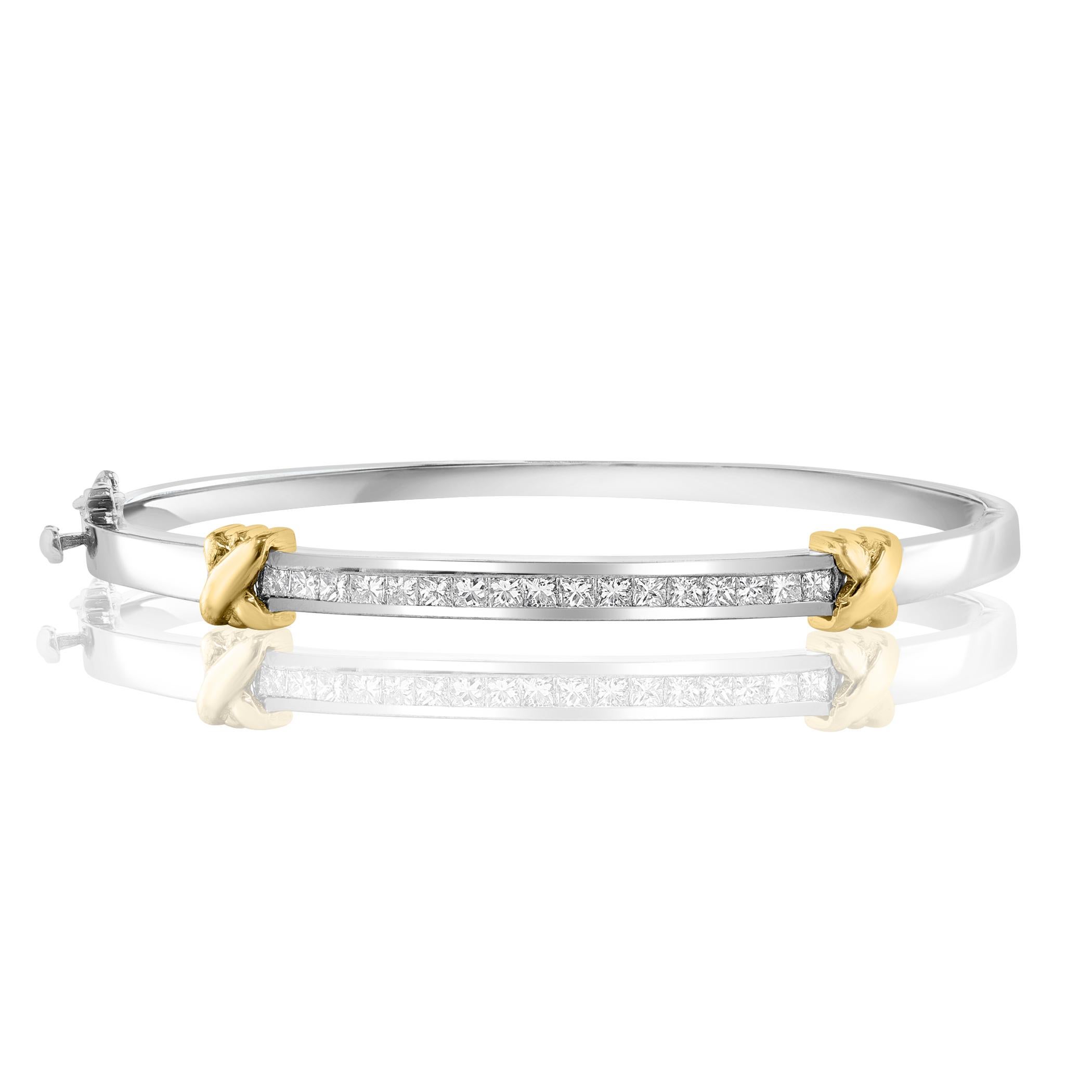 Uno splendido braccialetto con 17 scintillanti diamanti taglio princess per un peso totale di 1,80 carati. Incastonato in oro misto 14k lucido. Meccanismo a doppia serratura per la massima sicurezza. Un pezzo semplice ma sorprendente.

Tutti i
