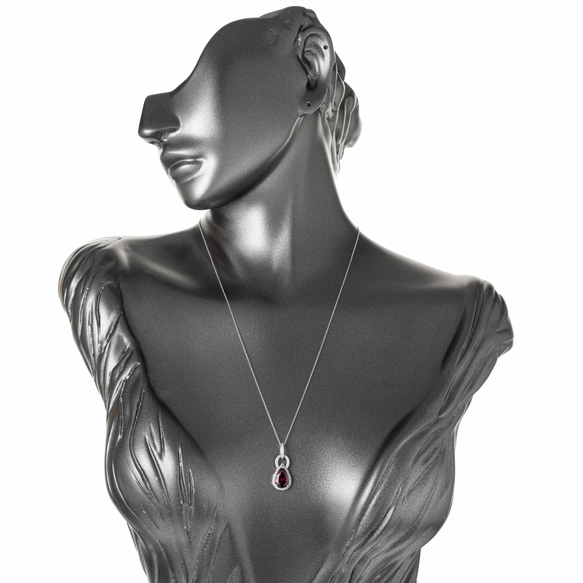 1.80 Carat Rhodolite Red Garnet Platinum Pendant Necklace In Good Condition In Stamford, CT