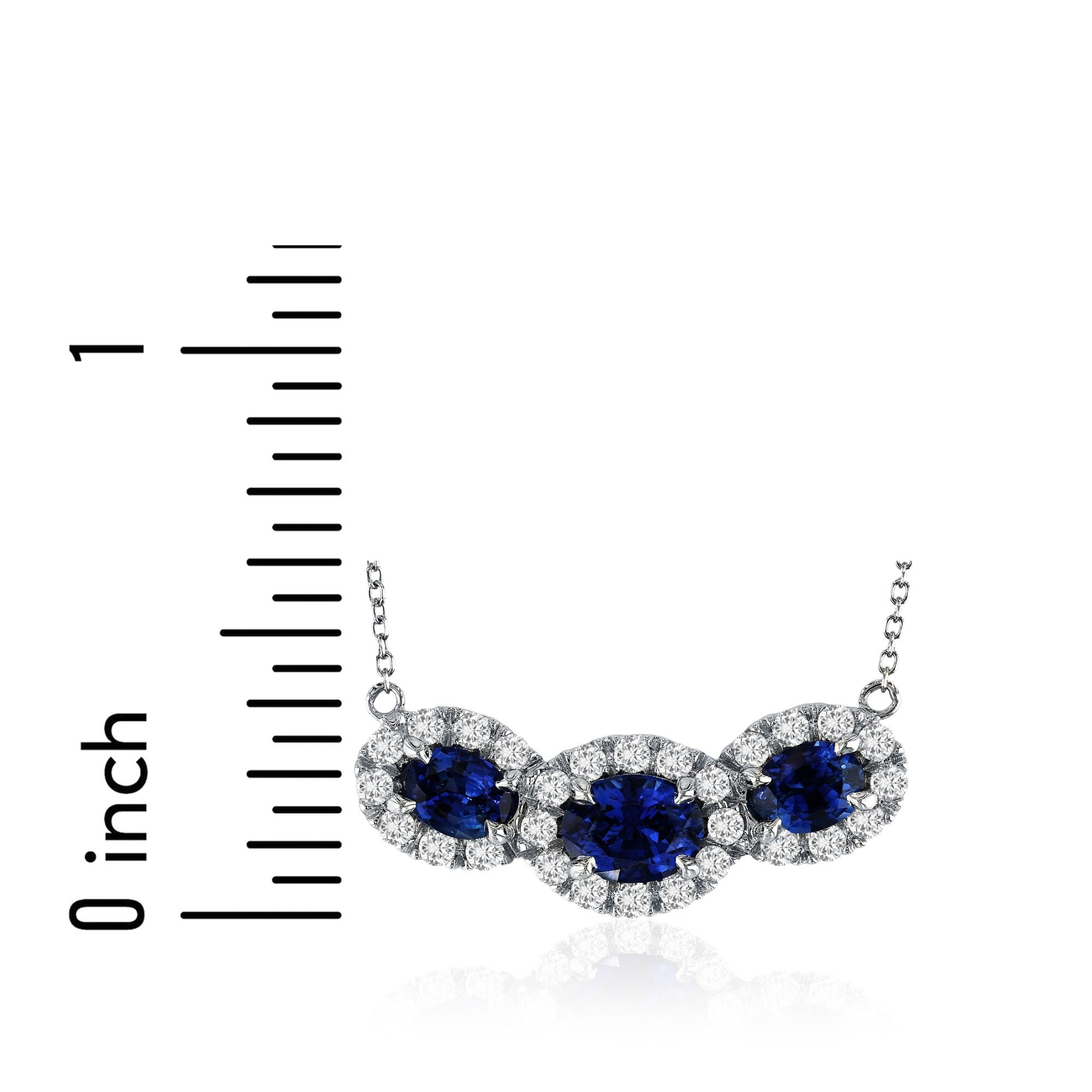 Contemporaneo 1.80 Carat Sapphire Oval Trio Pendant With 0.50 Ct Diamond in 18k White ref896 in vendita