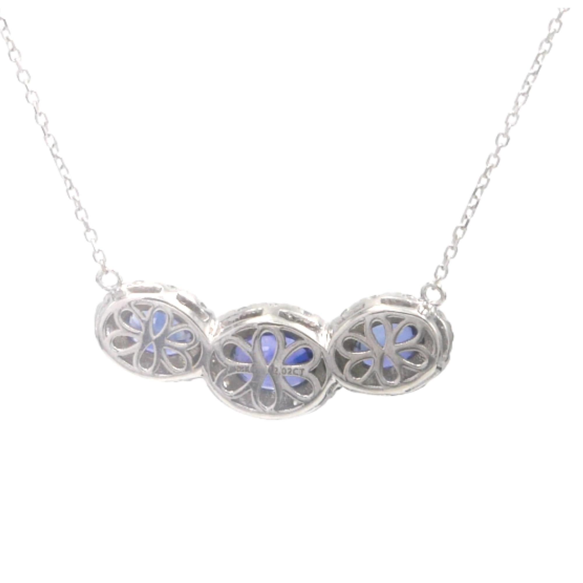 Taglio ovale 1.80 Carat Sapphire Oval Trio Pendant With 0.50 Ct Diamond in 18k White ref896 in vendita