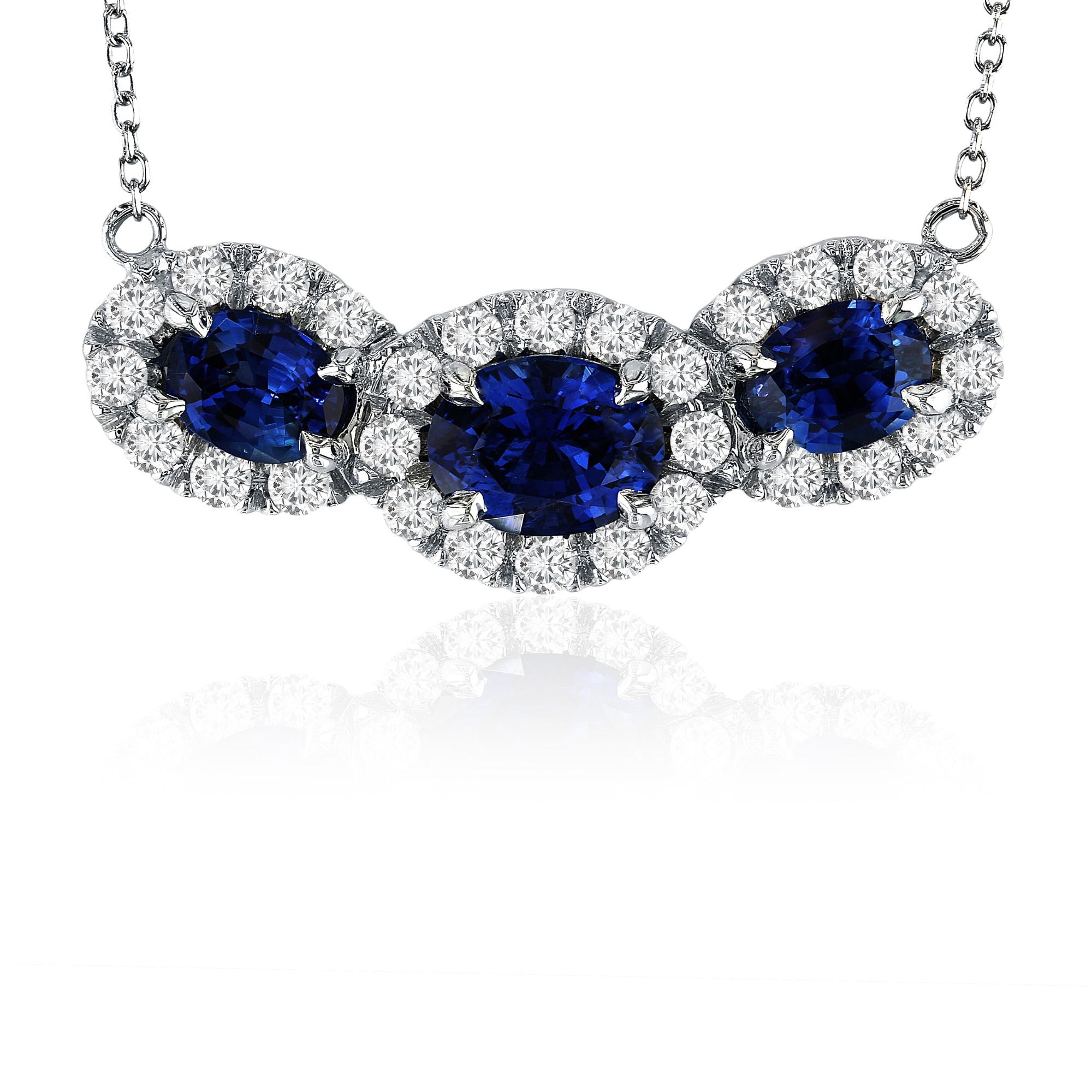 Donna 1.80 Carat Sapphire Oval Trio Pendant With 0.50 Ct Diamond in 18k White ref896 in vendita