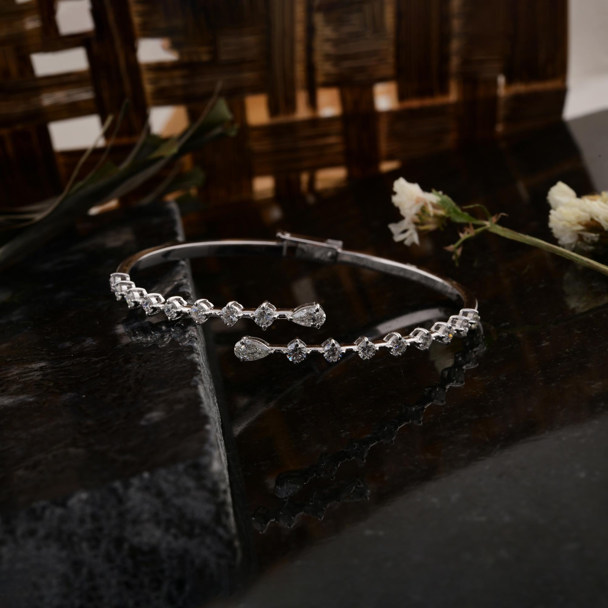1.80 Carat SI Clarity HI Color Diamond Wrap Bangle Bracelet 14 Karat White Gold In New Condition For Sale In Diera, Dubai