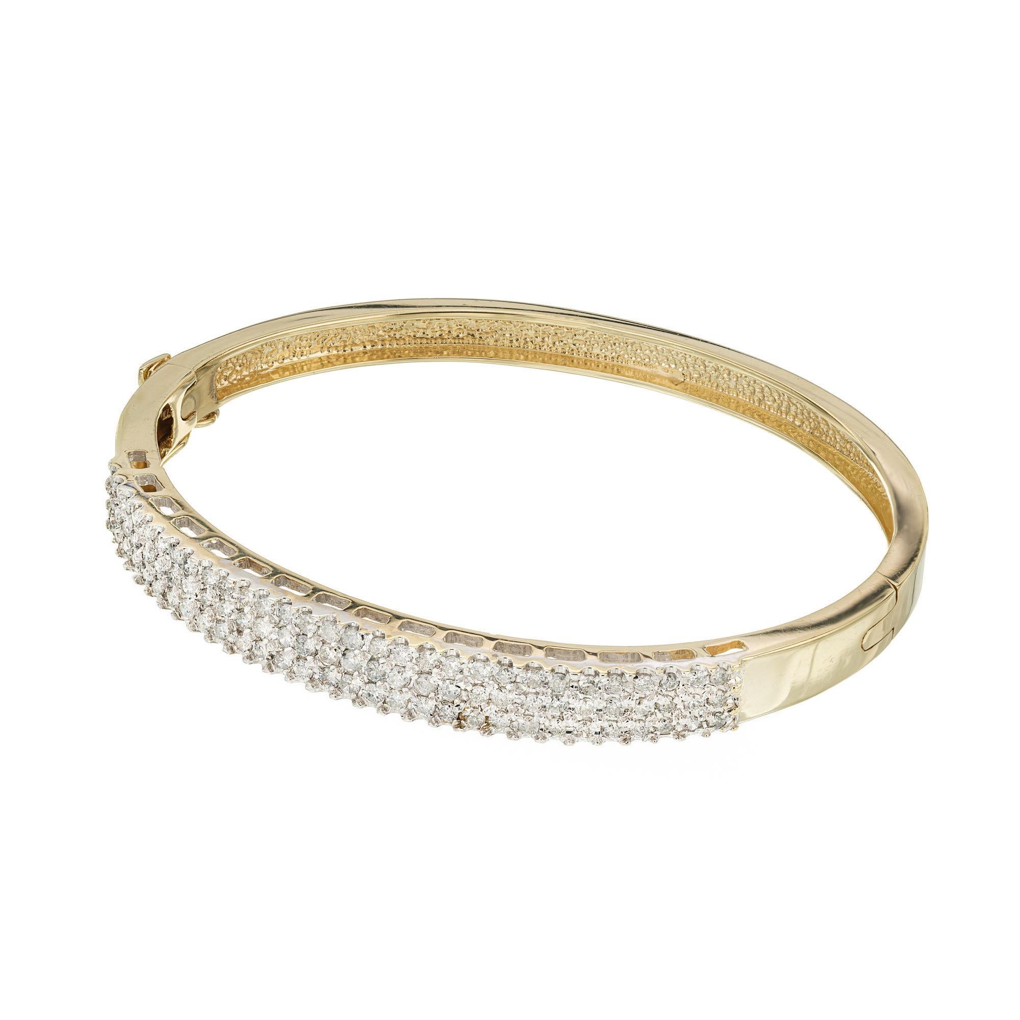 Moderne Bracelet jonc en or à trois rangées de diamants ronds de 1,80 carat en vente