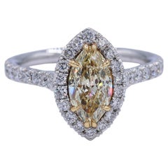 Anillo halo con piedra en forma de marquesa de 1,80 quilates de peso total, clasificada por el GIA como «Fancy Light Yellow», en platino/oro de 18 quilates