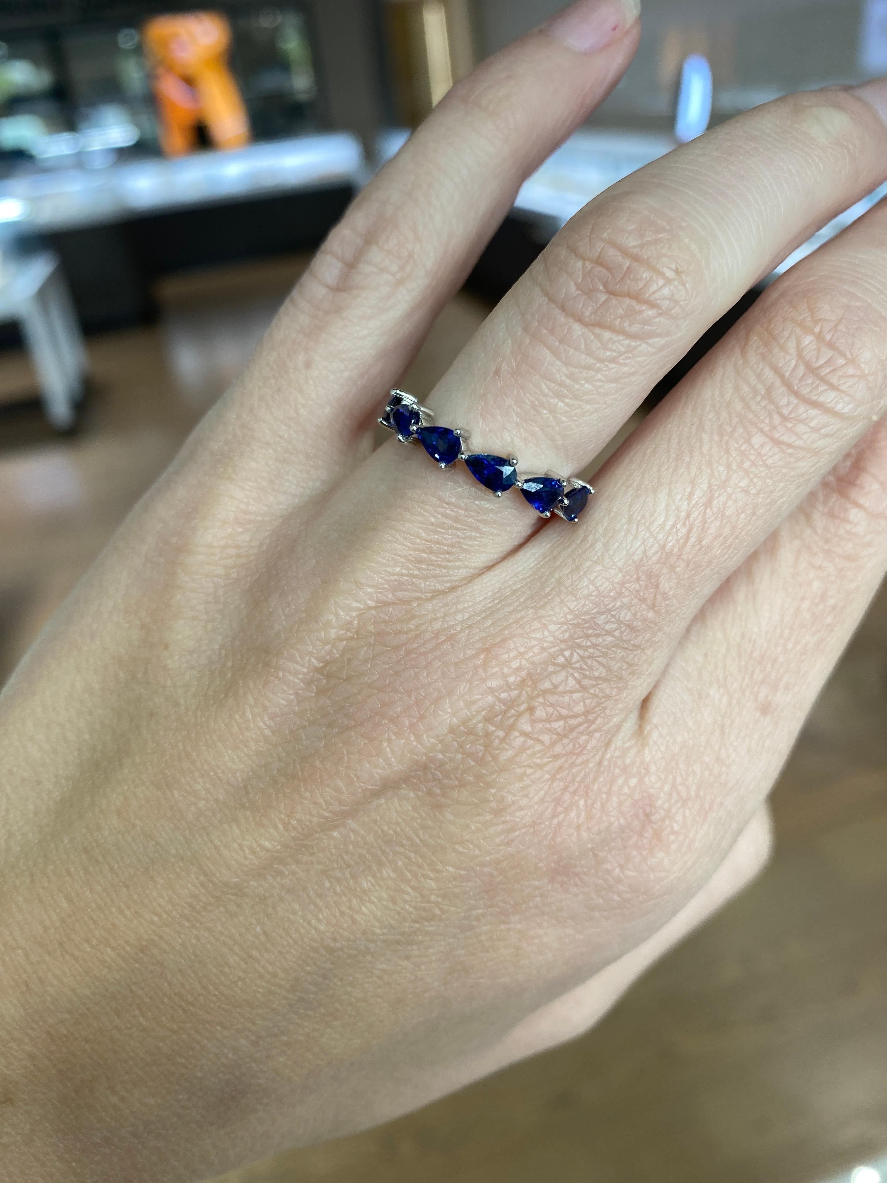 1.80 Carat Total Weight Natural Blue Sapphire Chasing Pear Band  For Sale 4