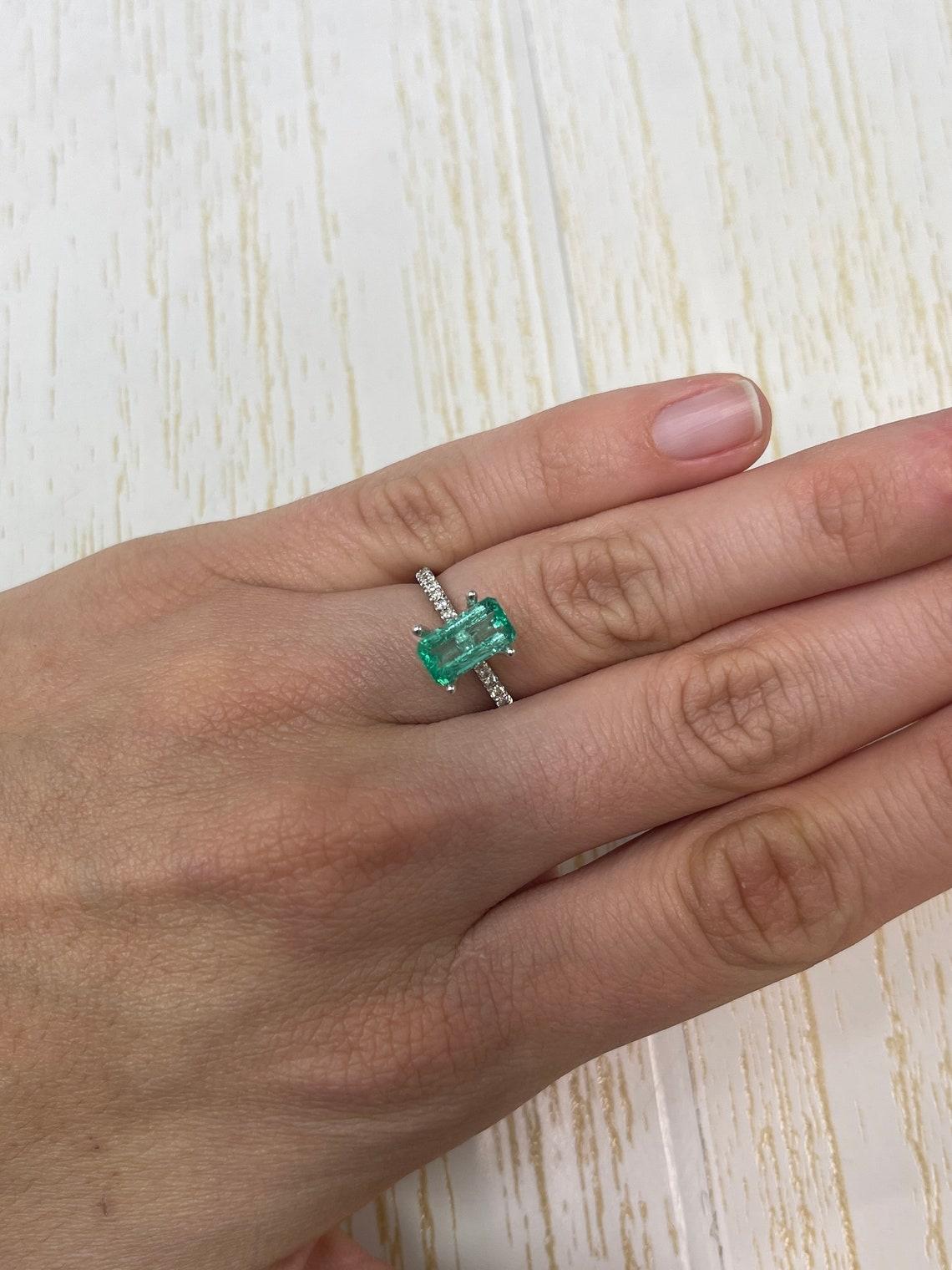 1.80 Carat VVS 10x6 Bluish Green Colombian Emerald - Emerald Cut Muzo Mine For Sale 4