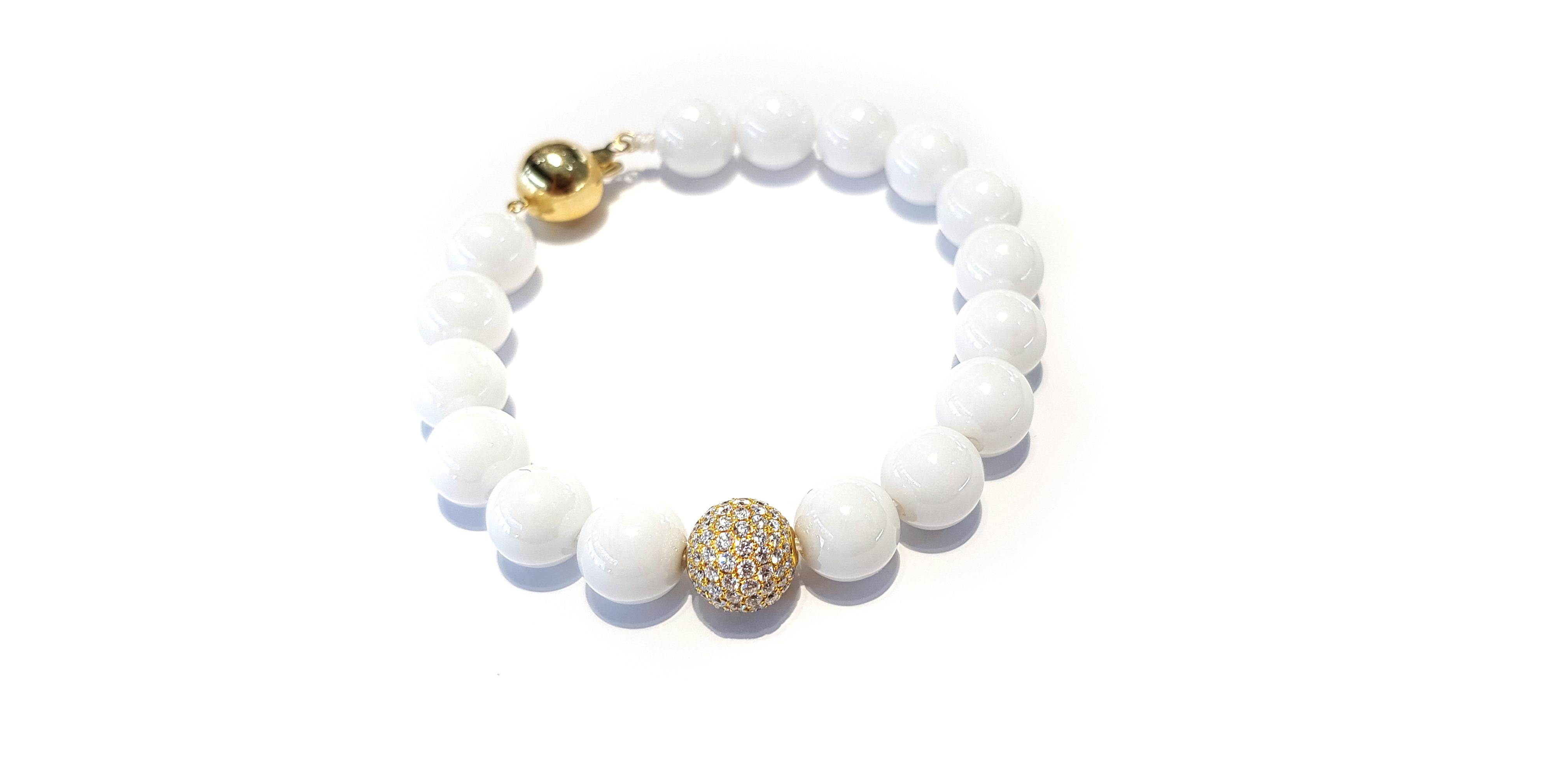 Modern Tresor Paris 1.80 Carat White Diamond 18 KT Yellow Gold Ceramic Bead Bracelet For Sale