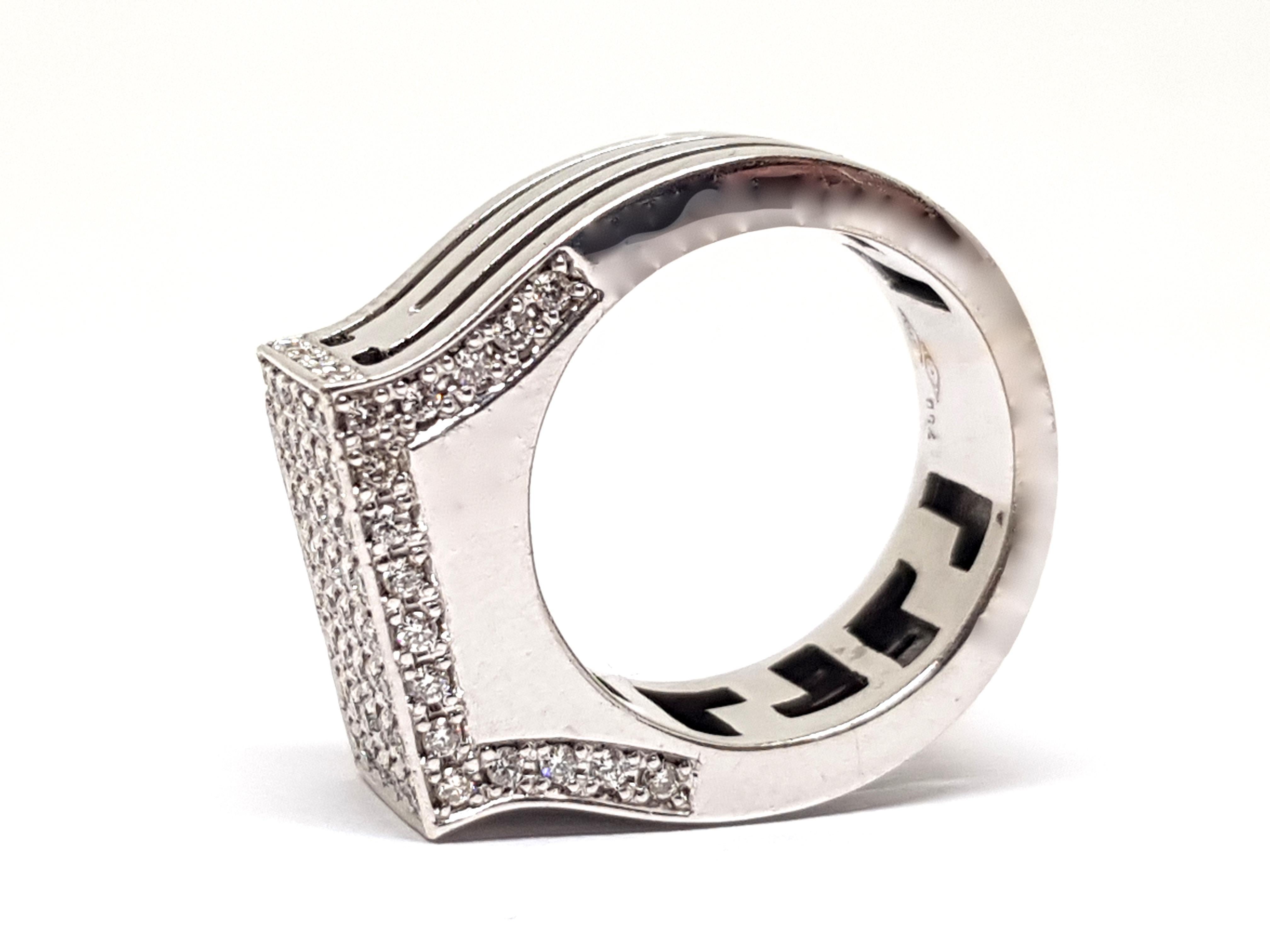 1.80 Carat White Gold Diamond Cocktail Ring In New Condition For Sale In Antwerp, BE