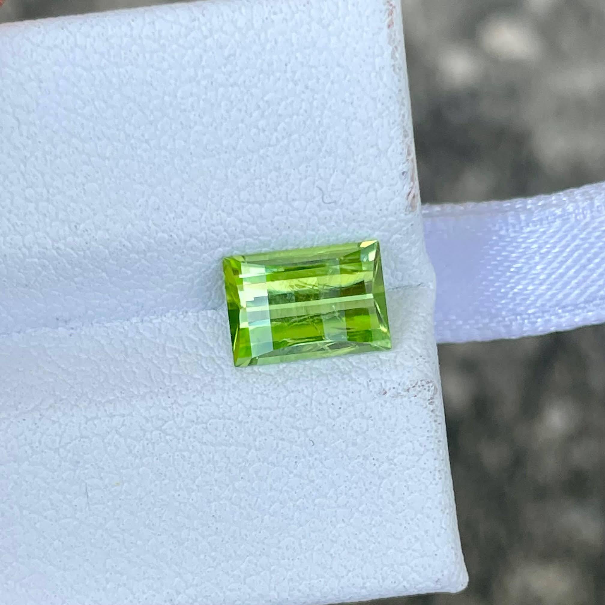 1,80 Karat Grüner Peridot Stein Pixelschliff Natürlicher Pakistanischer Edelstein für Damen oder Herren im Angebot