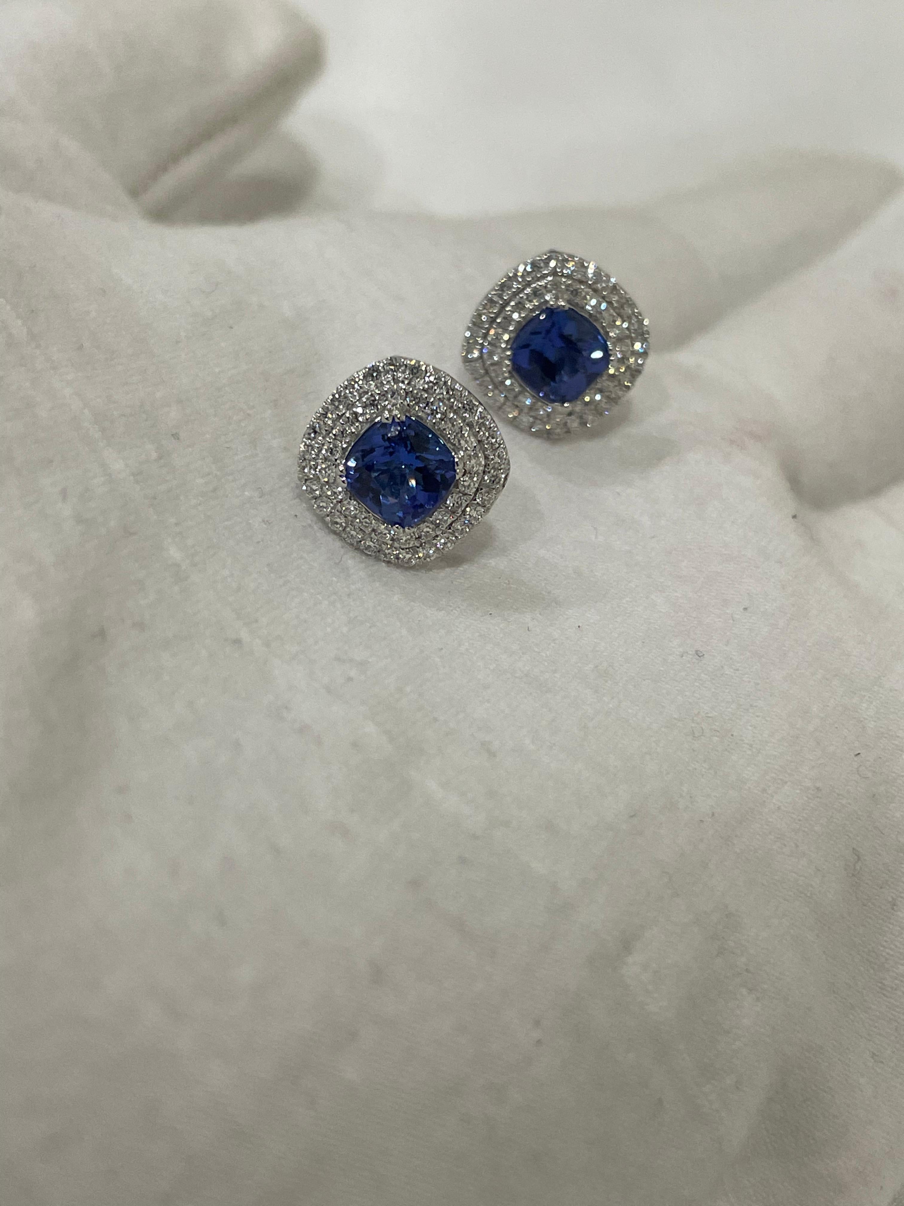 1.80 Carats Natural Tanzanite and Diamond Stud Earrings in 18K White Gold For Sale 3