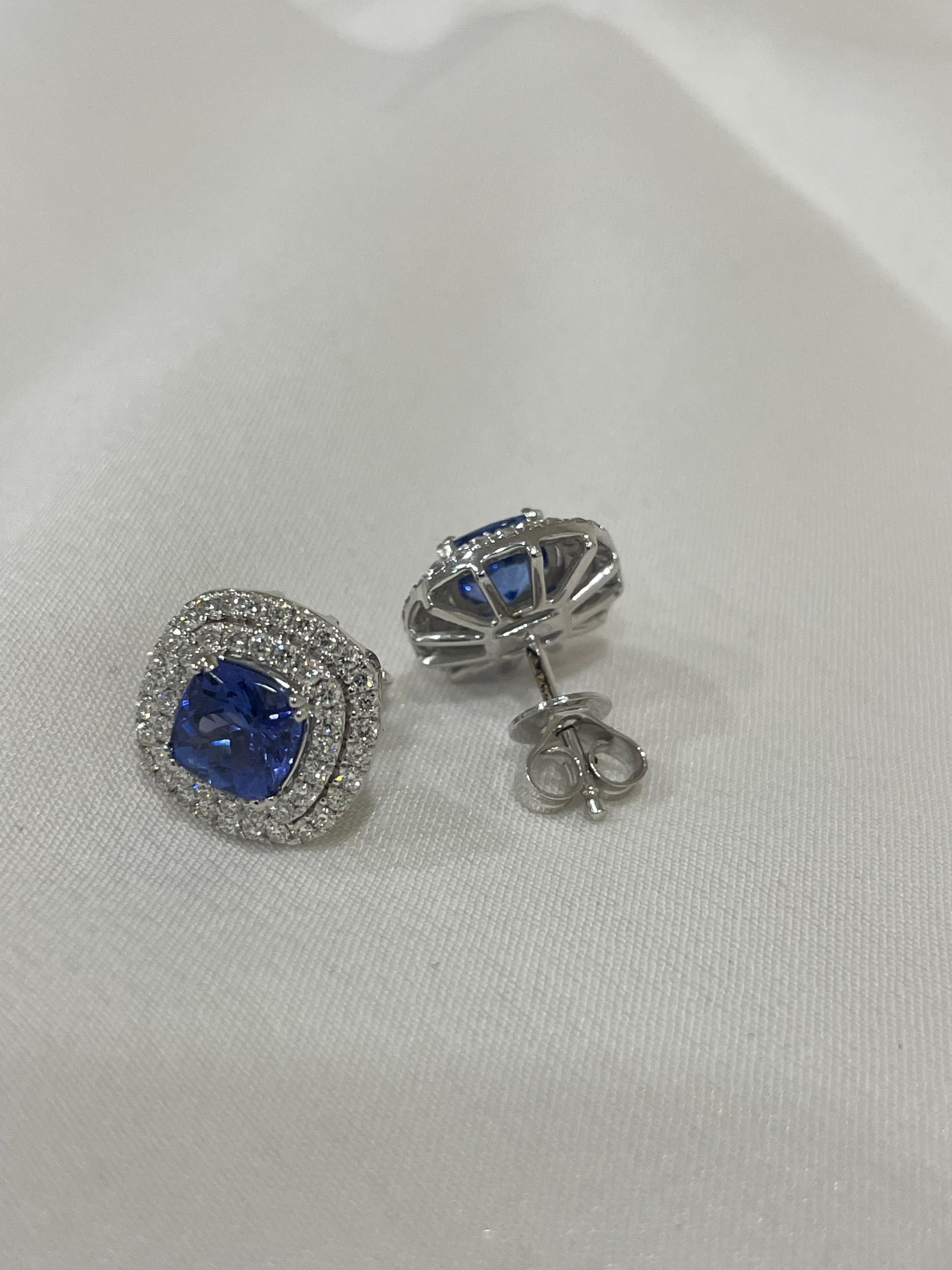 1.80 Carats Natural Tanzanite and Diamond Stud Earrings in 18K White Gold For Sale 1